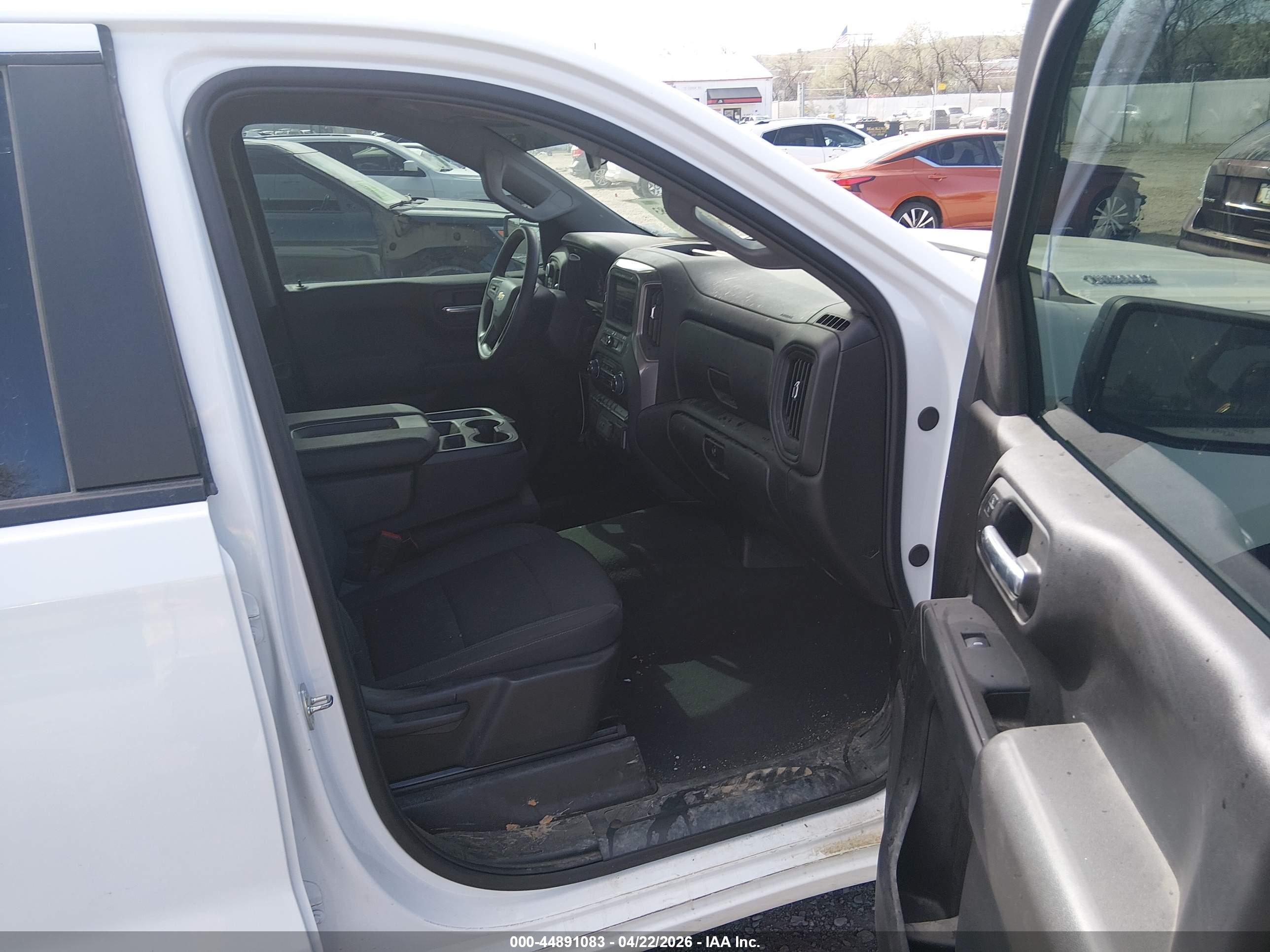 CHEVROLET SILVERADO image 5