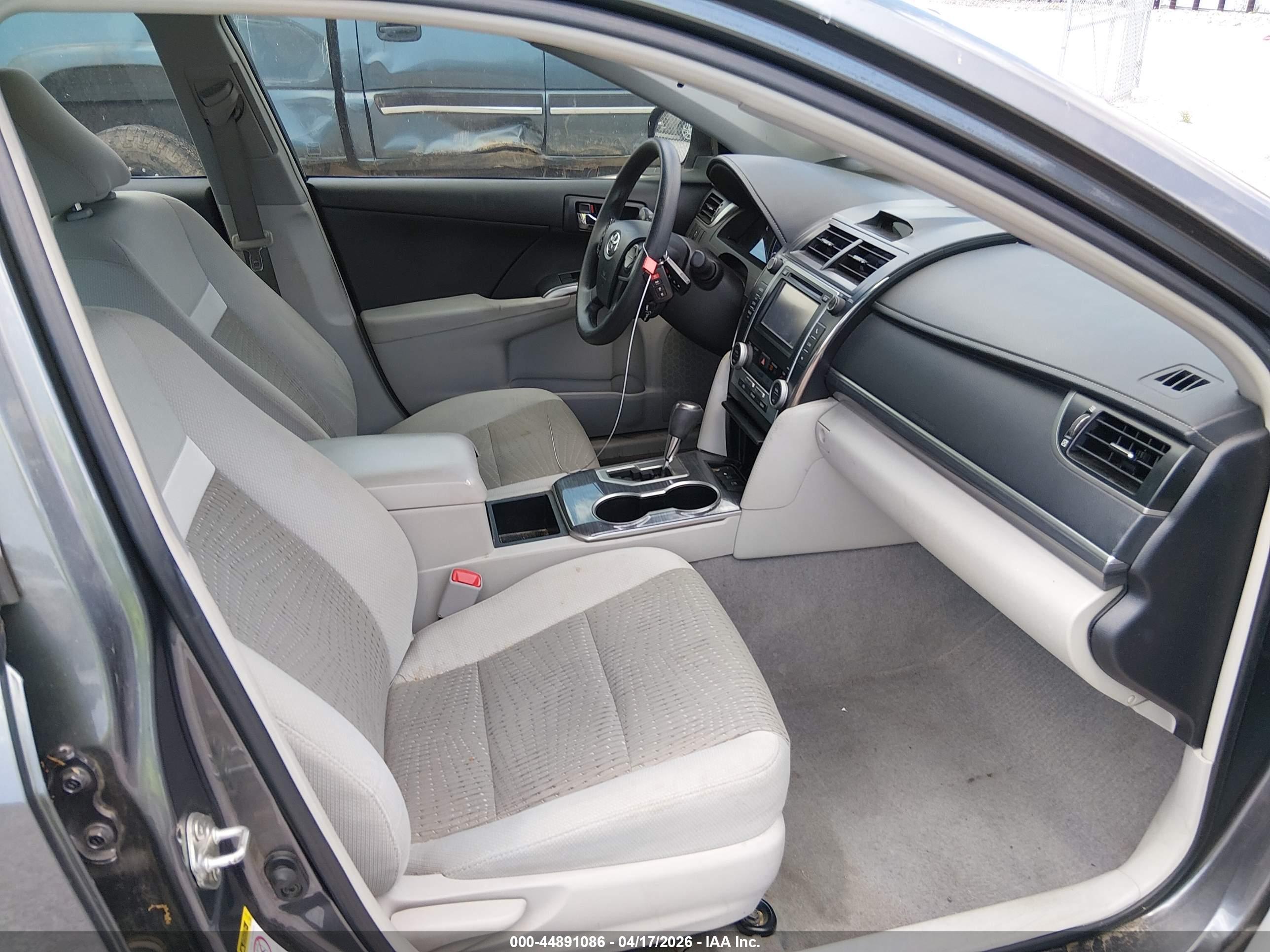 TOYOTA CAMRY image 5