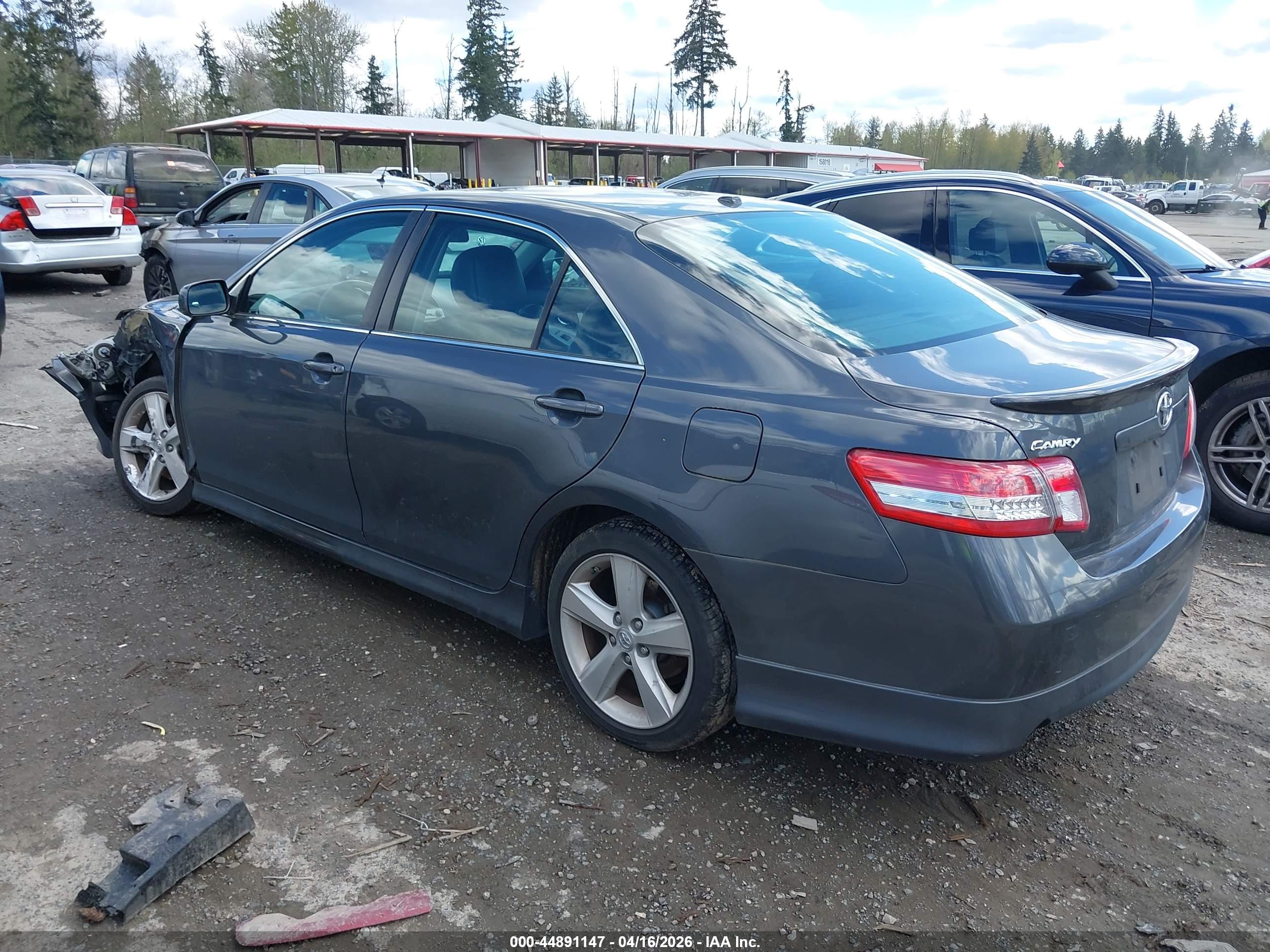 TOYOTA CAMRY image 3