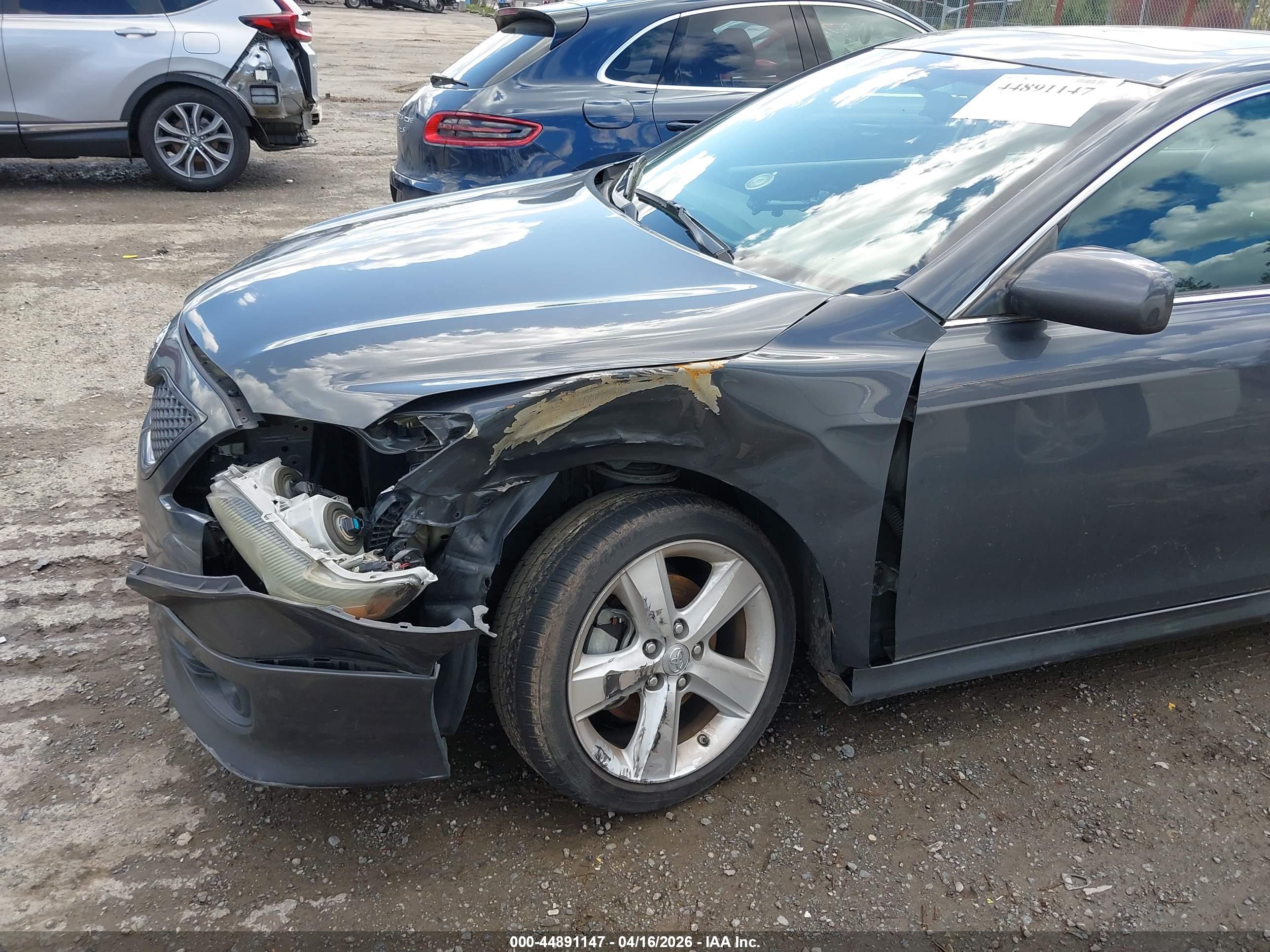 TOYOTA CAMRY image 6
