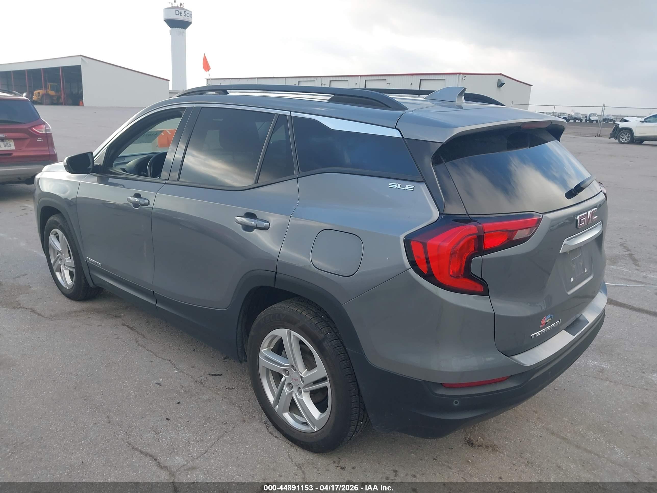 GMC TERRAIN image 3