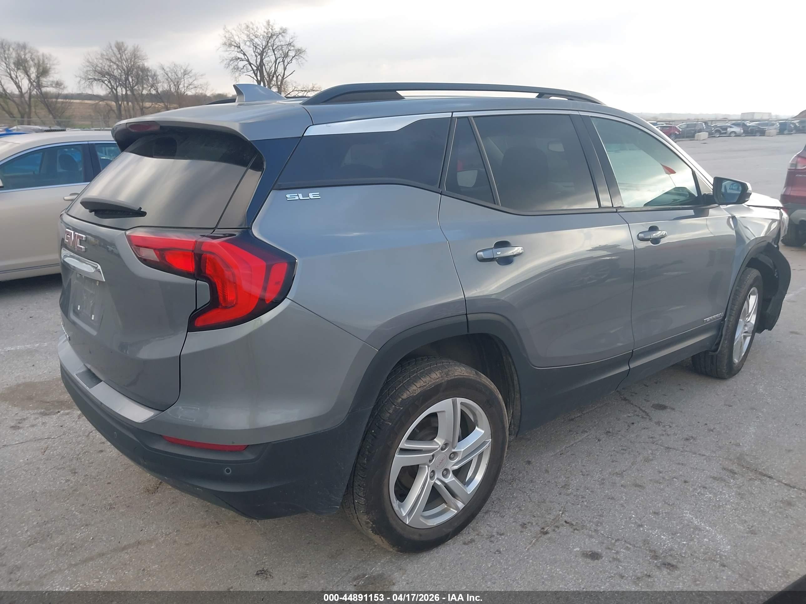 GMC TERRAIN image 4