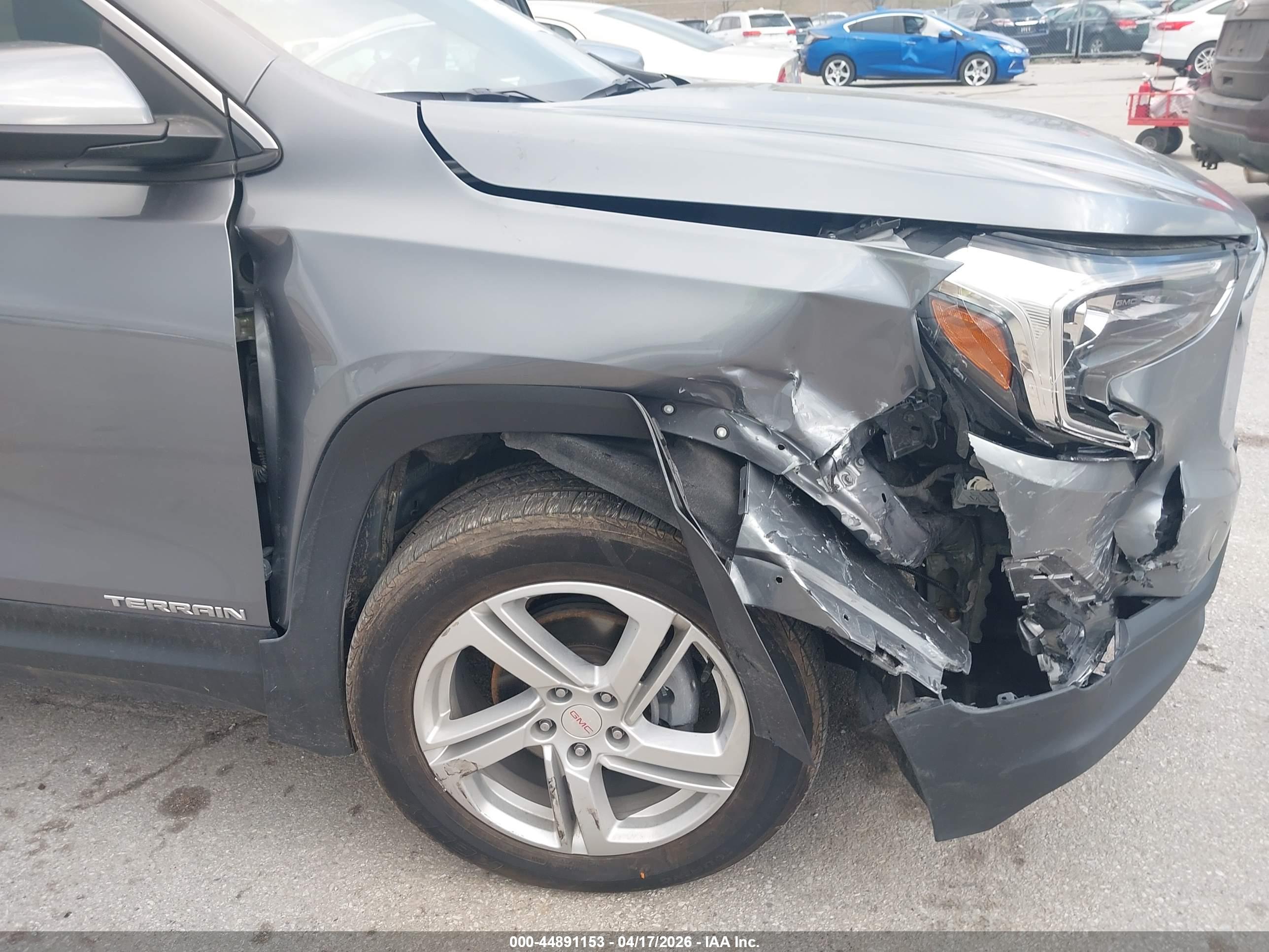 GMC TERRAIN image 6