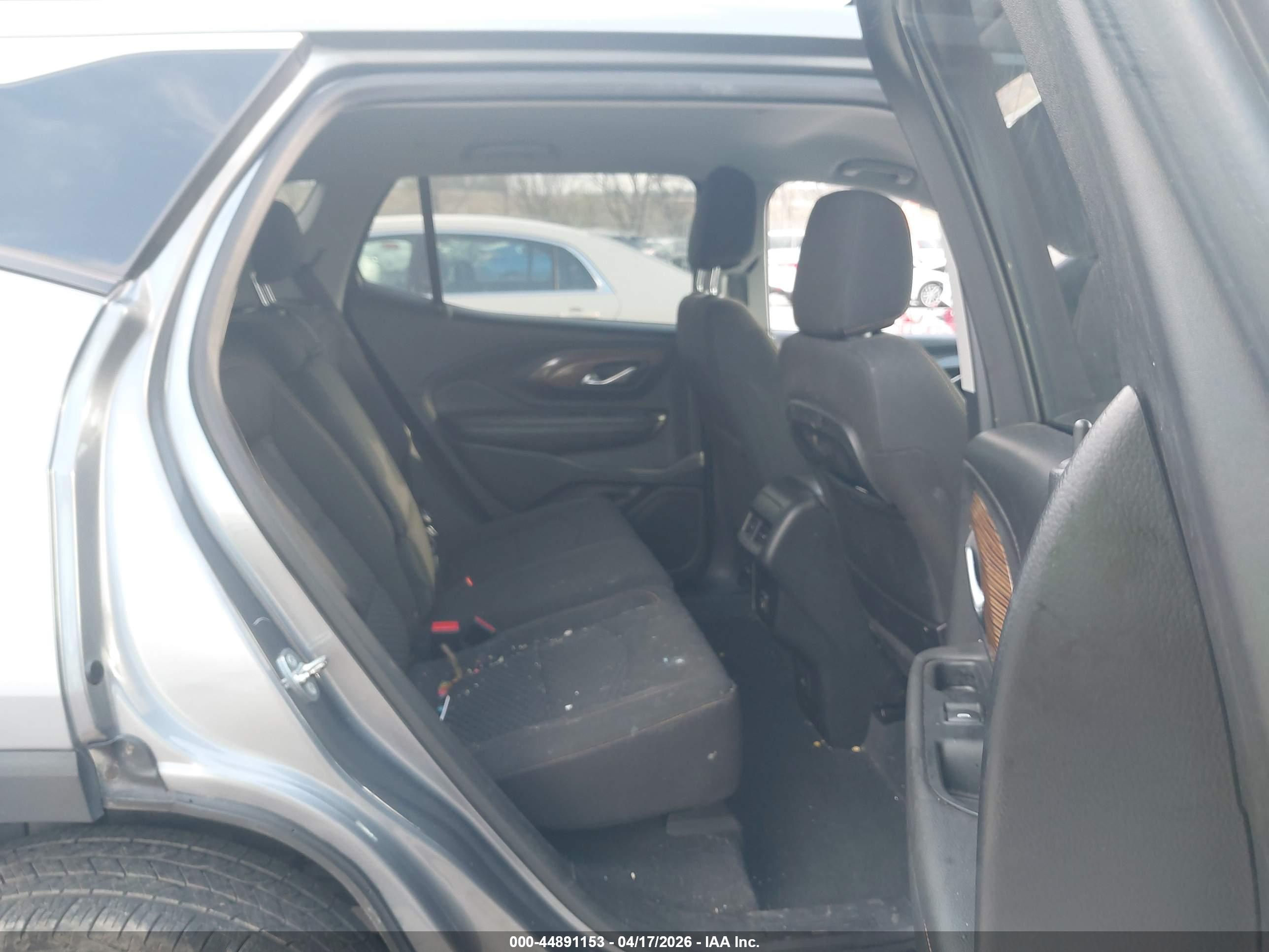 GMC TERRAIN image 8