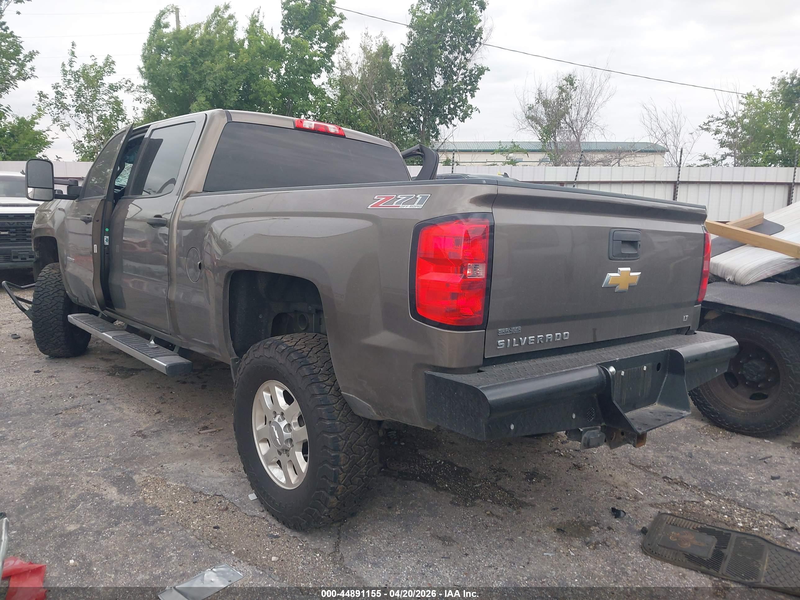 CHEVROLET SILVERADO image 3