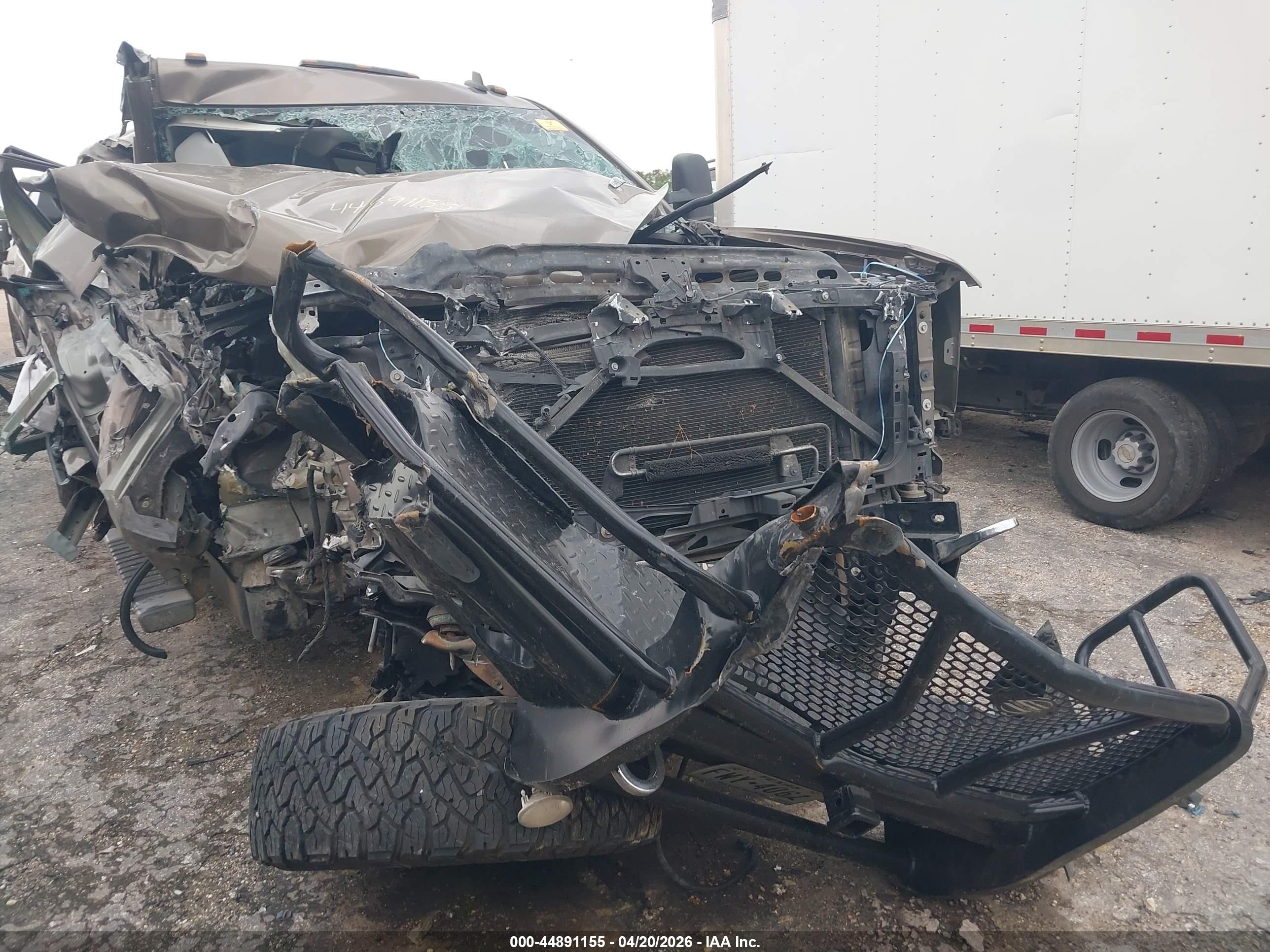 CHEVROLET SILVERADO image 6