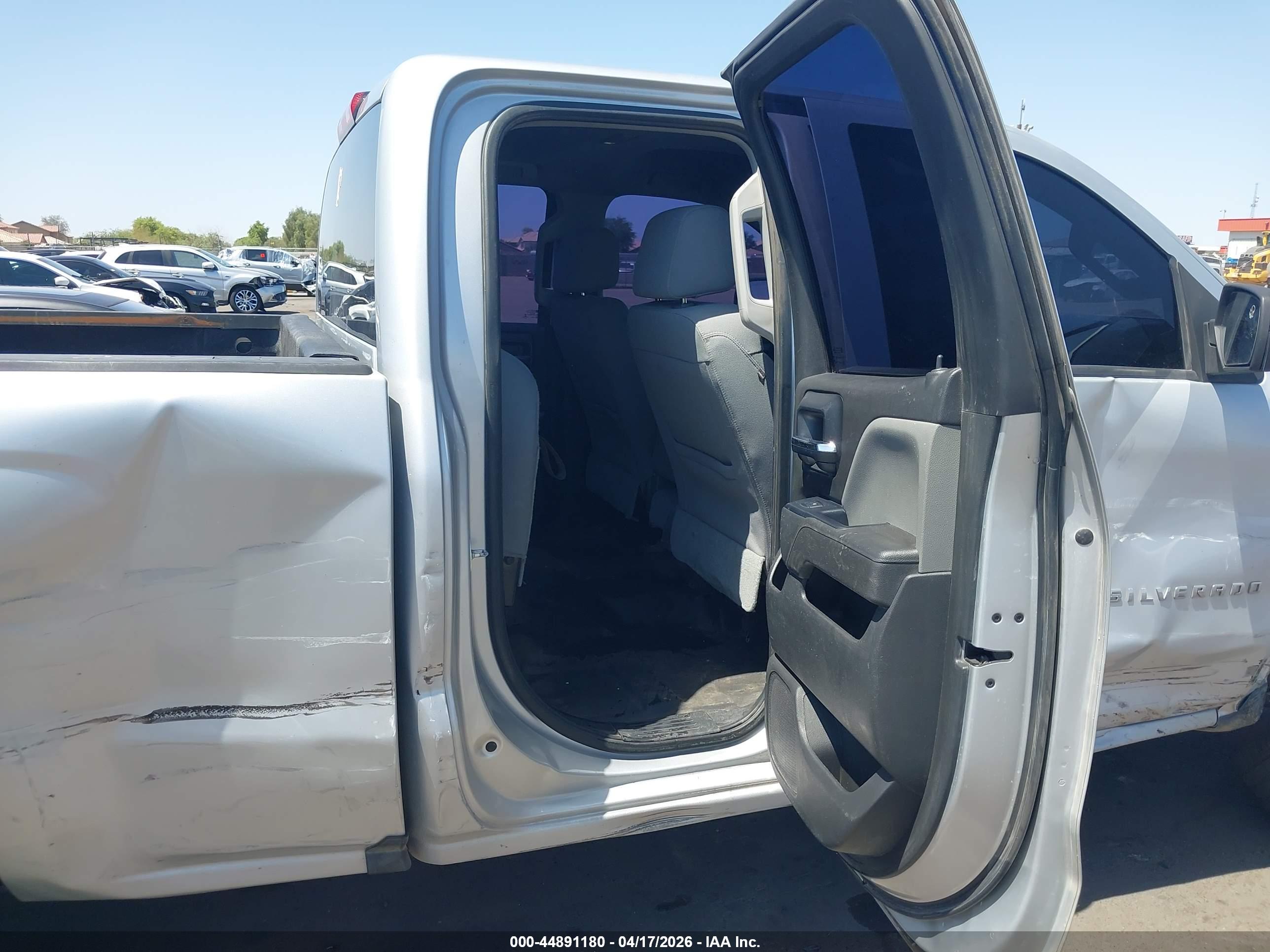 CHEVROLET SILVERADO image 8