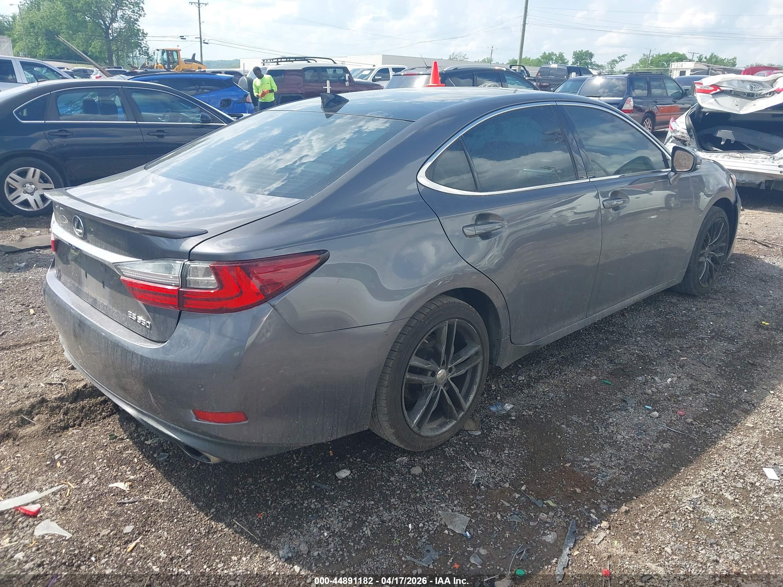 LEXUS ES image 4