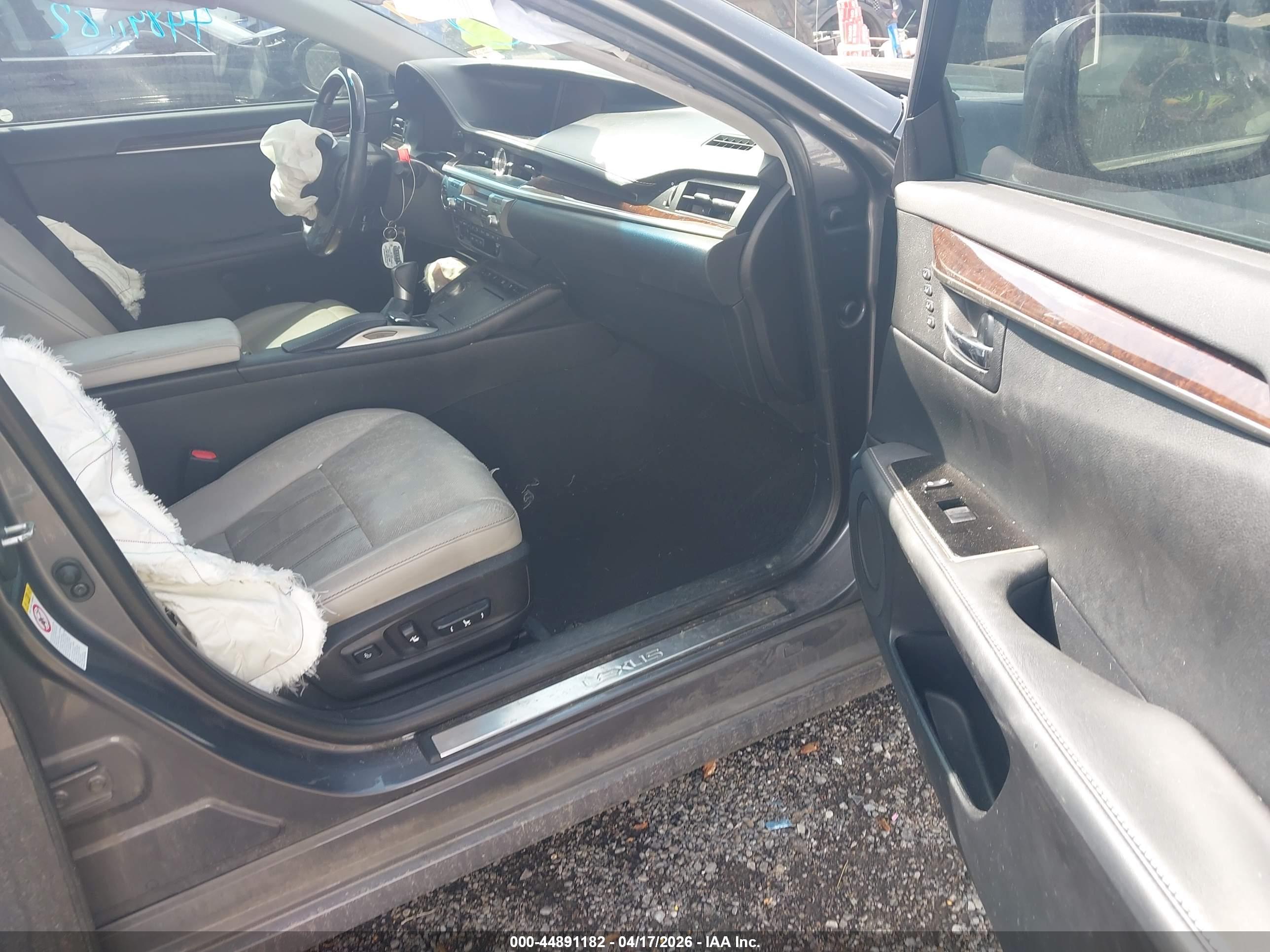 LEXUS ES image 5