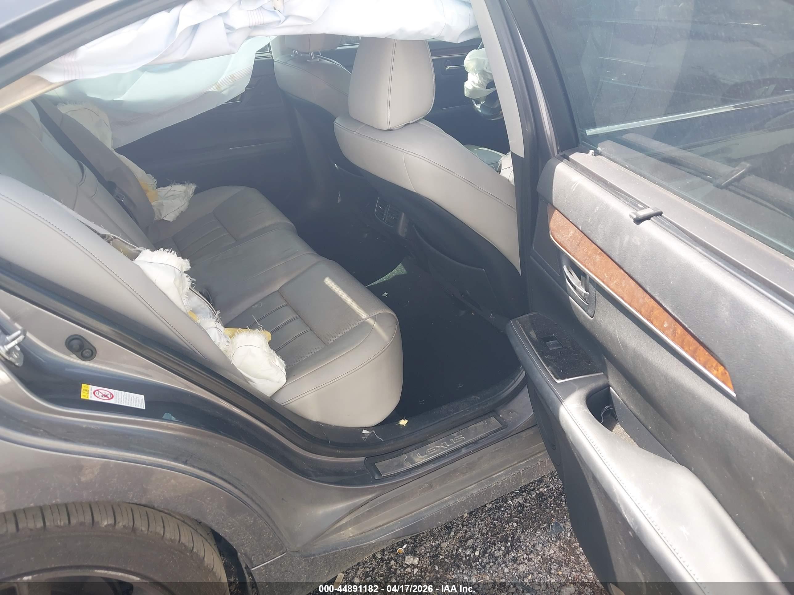 LEXUS ES image 8