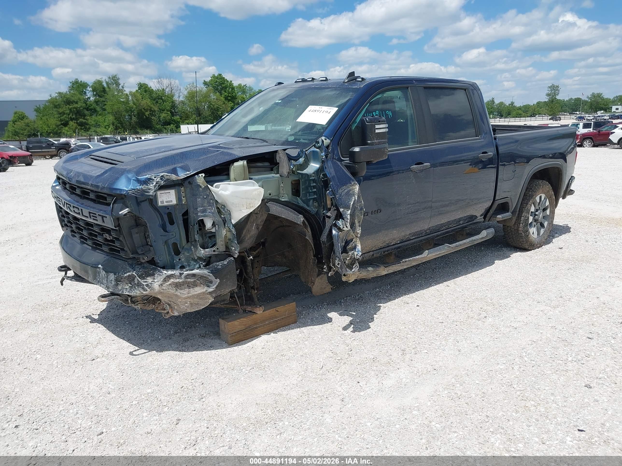 CHEVROLET SILVERADO image 2