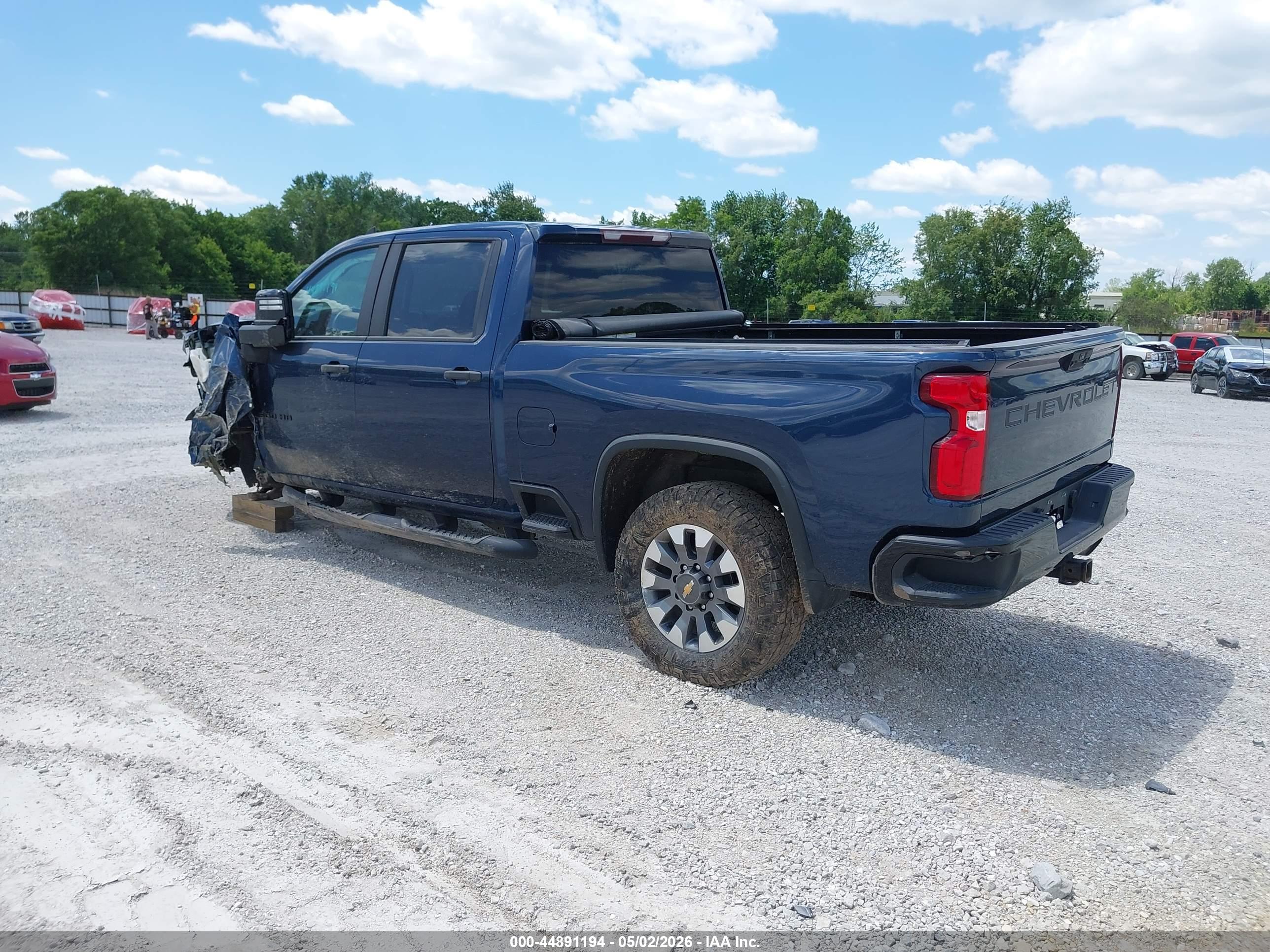 CHEVROLET SILVERADO image 3