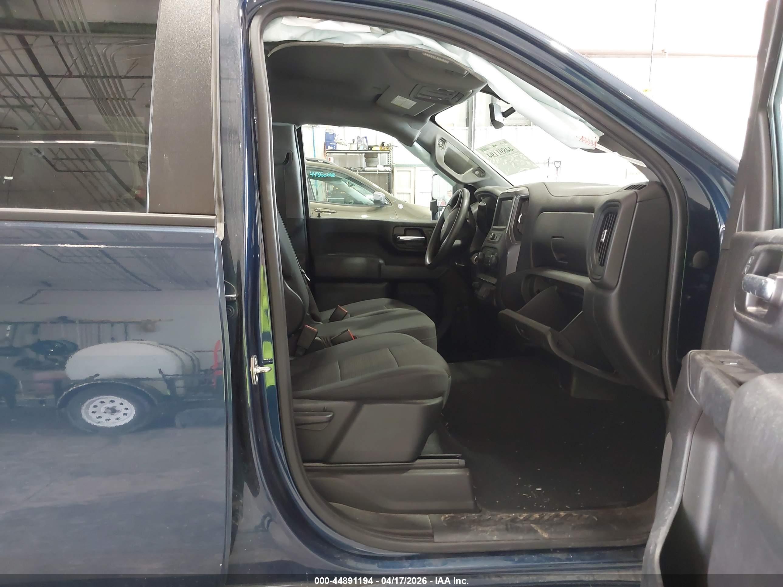 CHEVROLET SILVERADO image 5