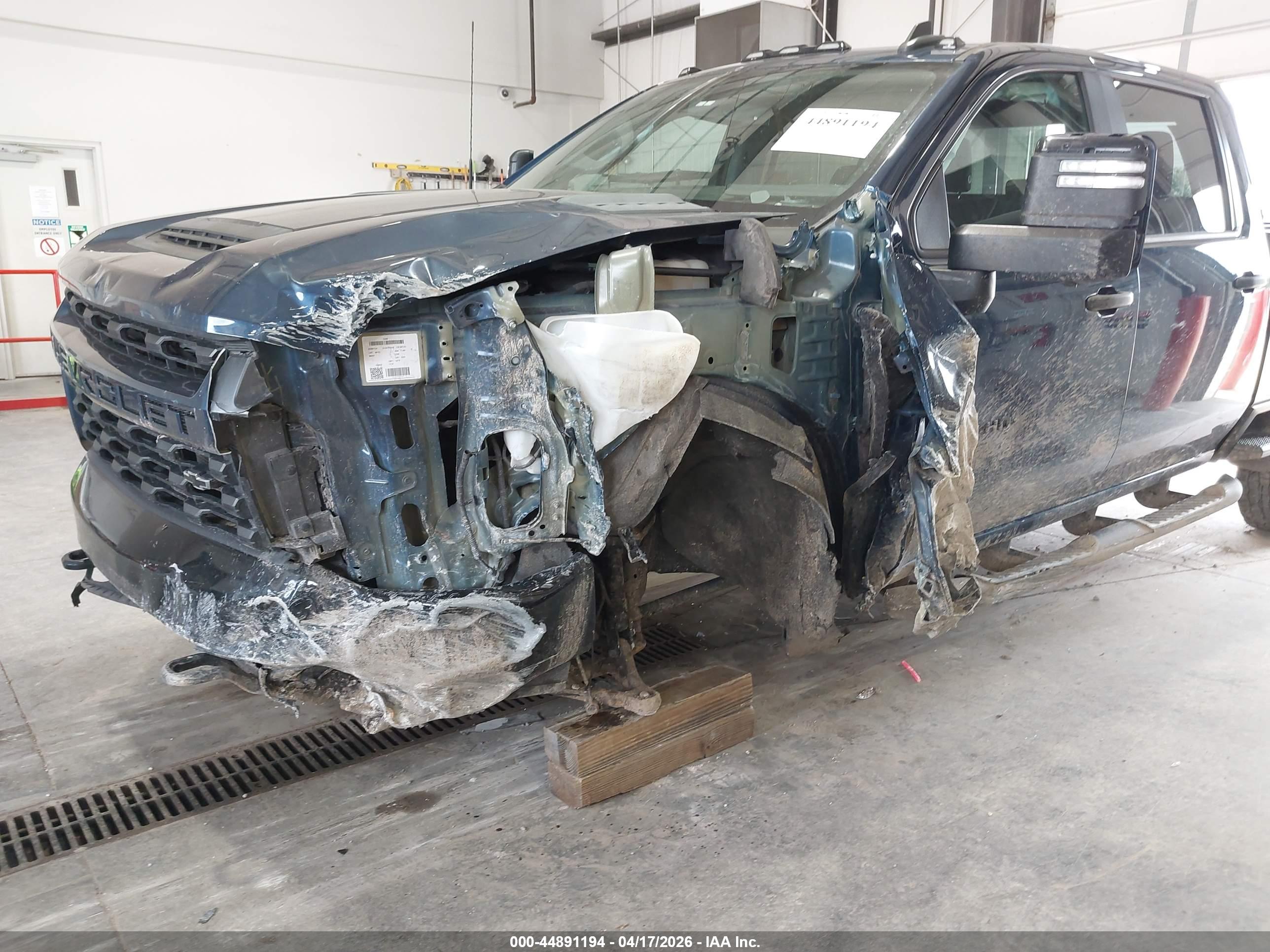 CHEVROLET SILVERADO image 6