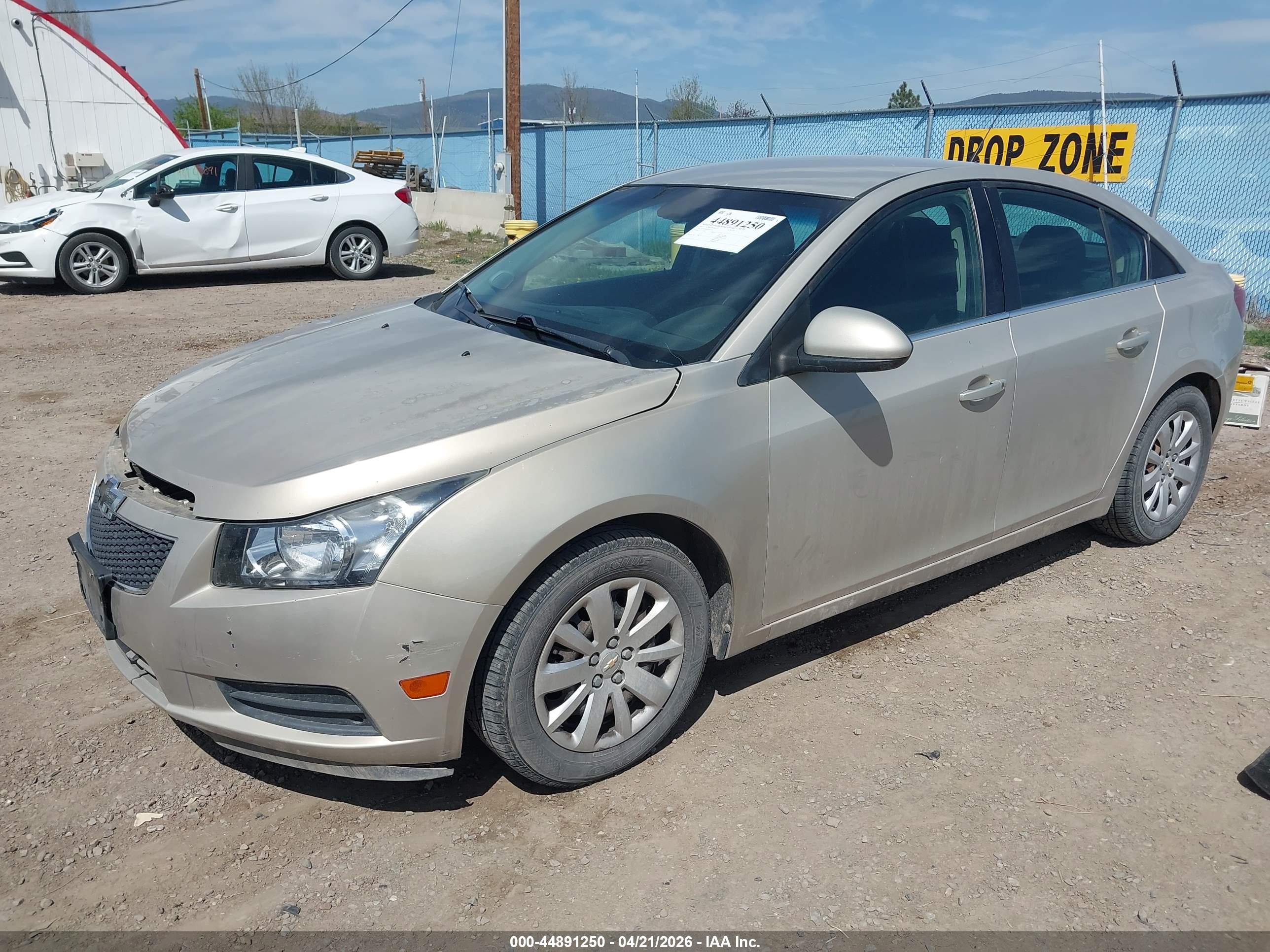 CHEVROLET CRUZE image 2