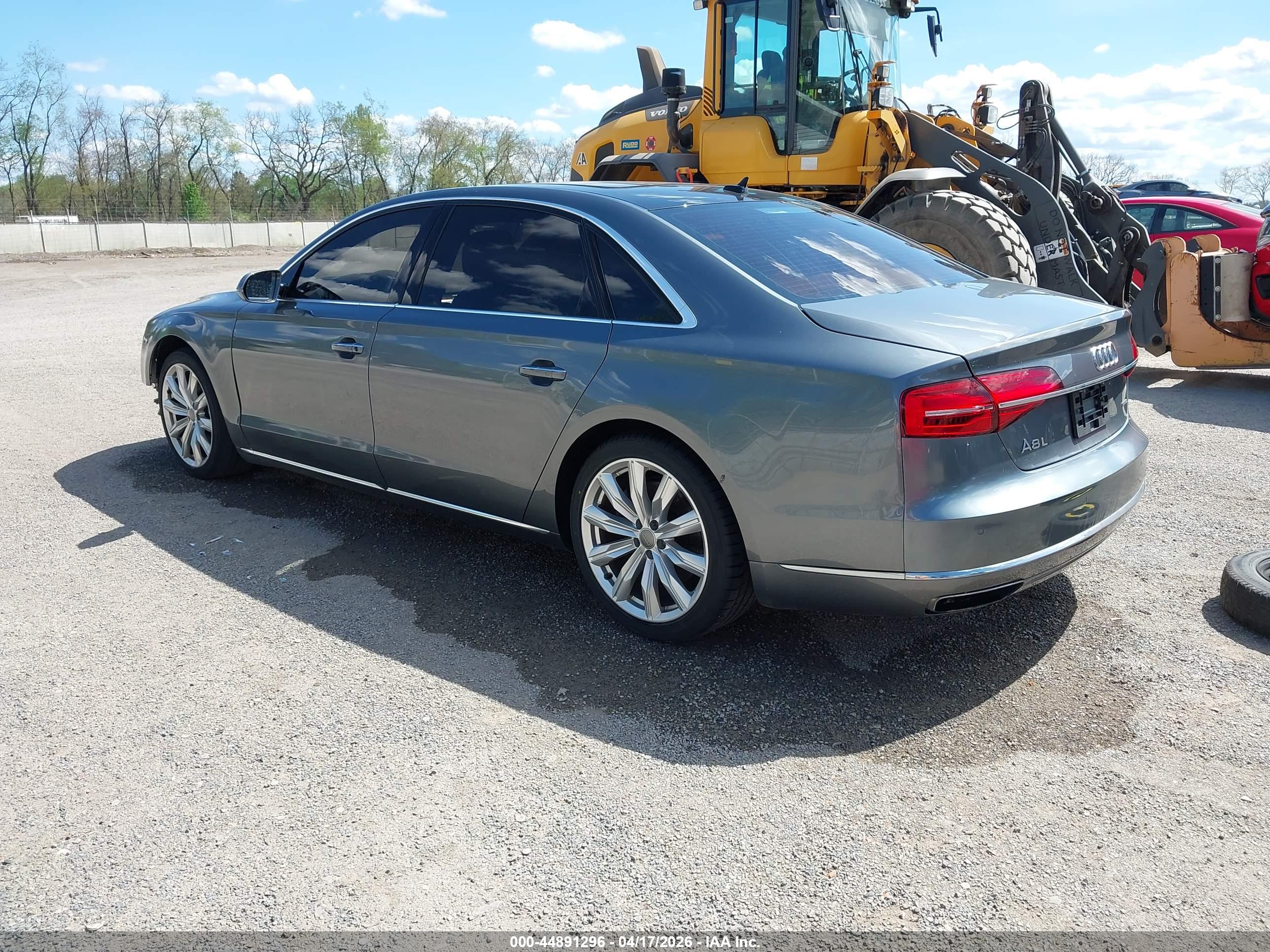 AUDI A8 image 3
