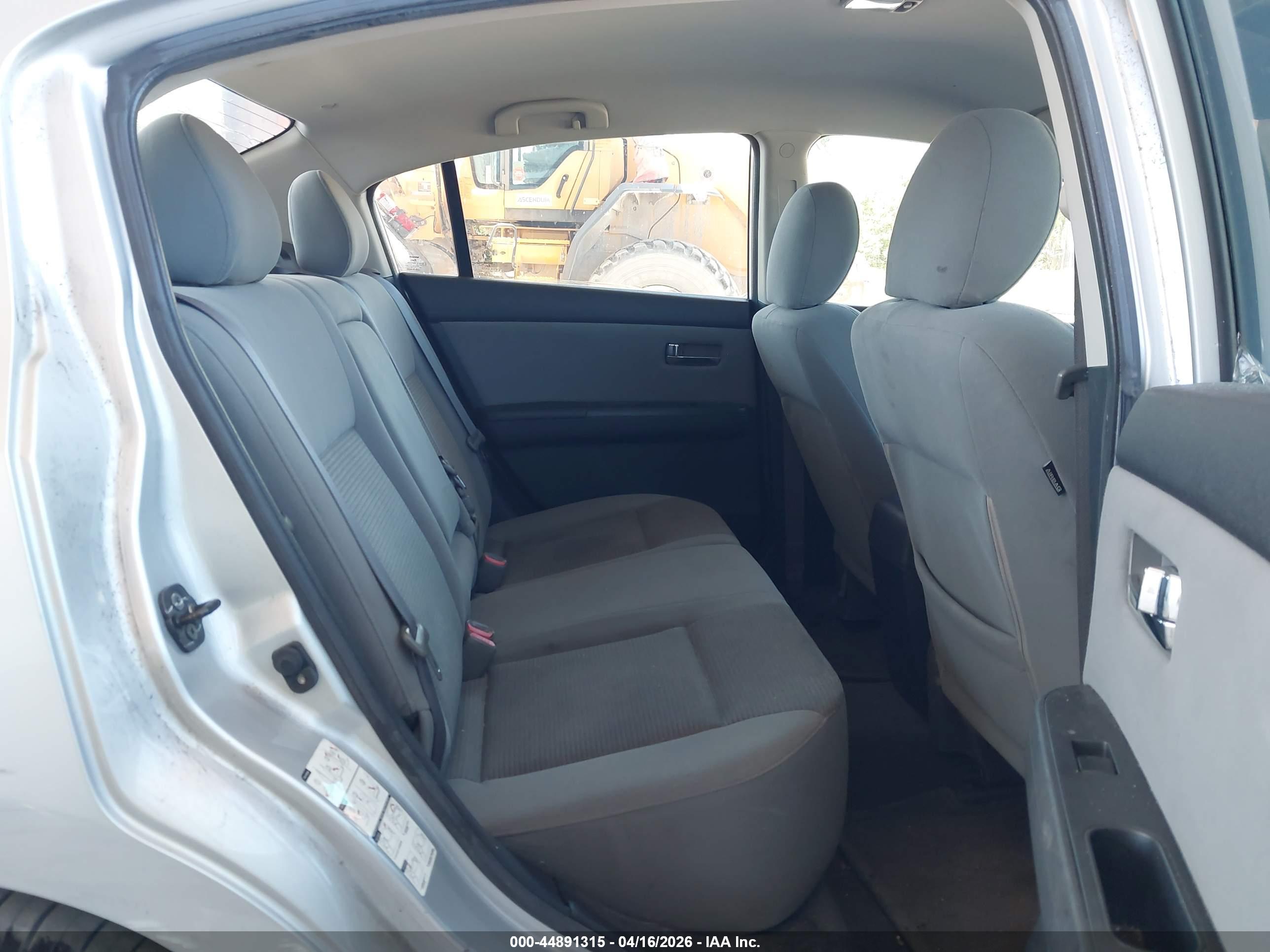 NISSAN SENTRA image 8