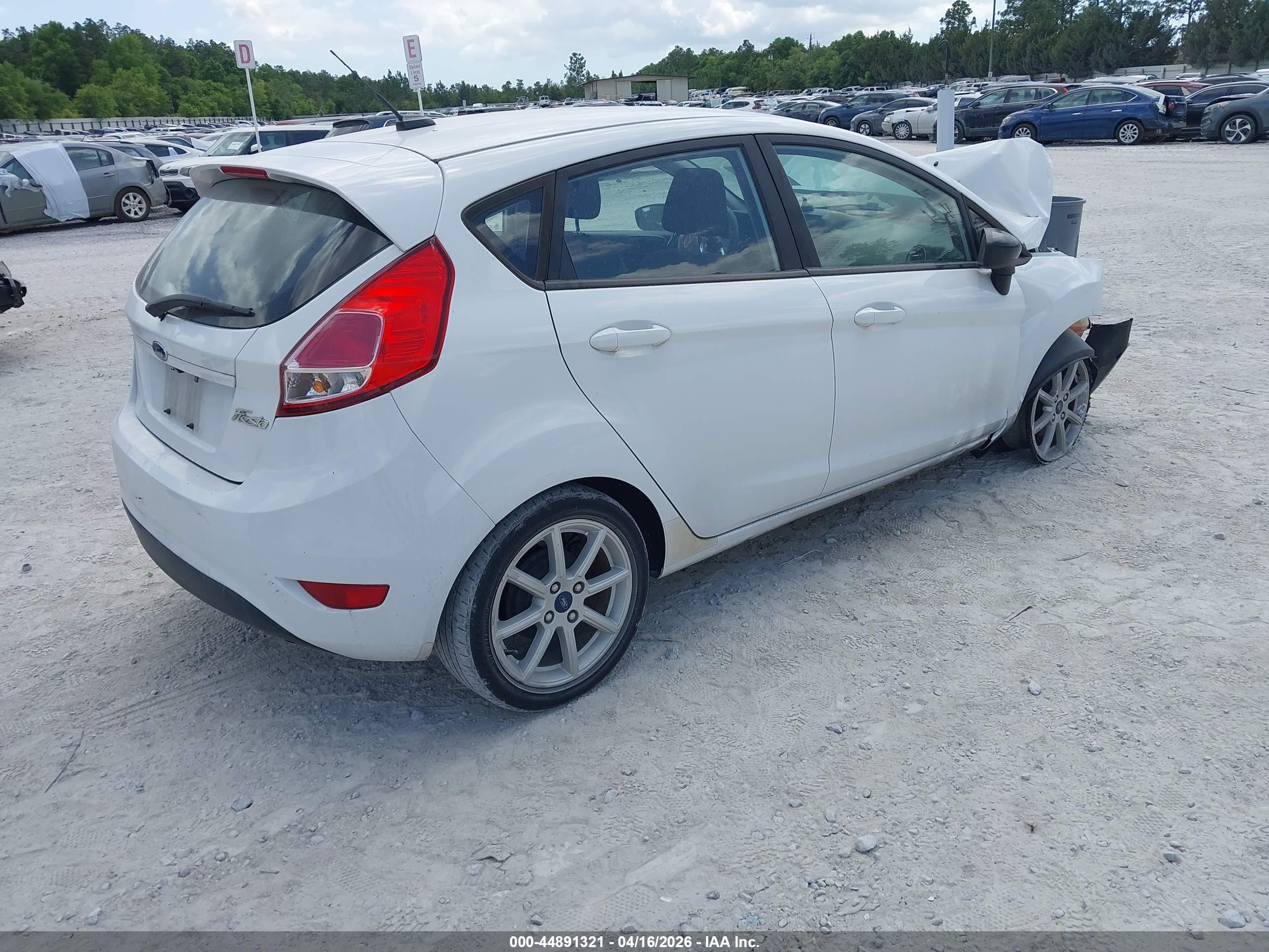 FORD FIESTA image 4