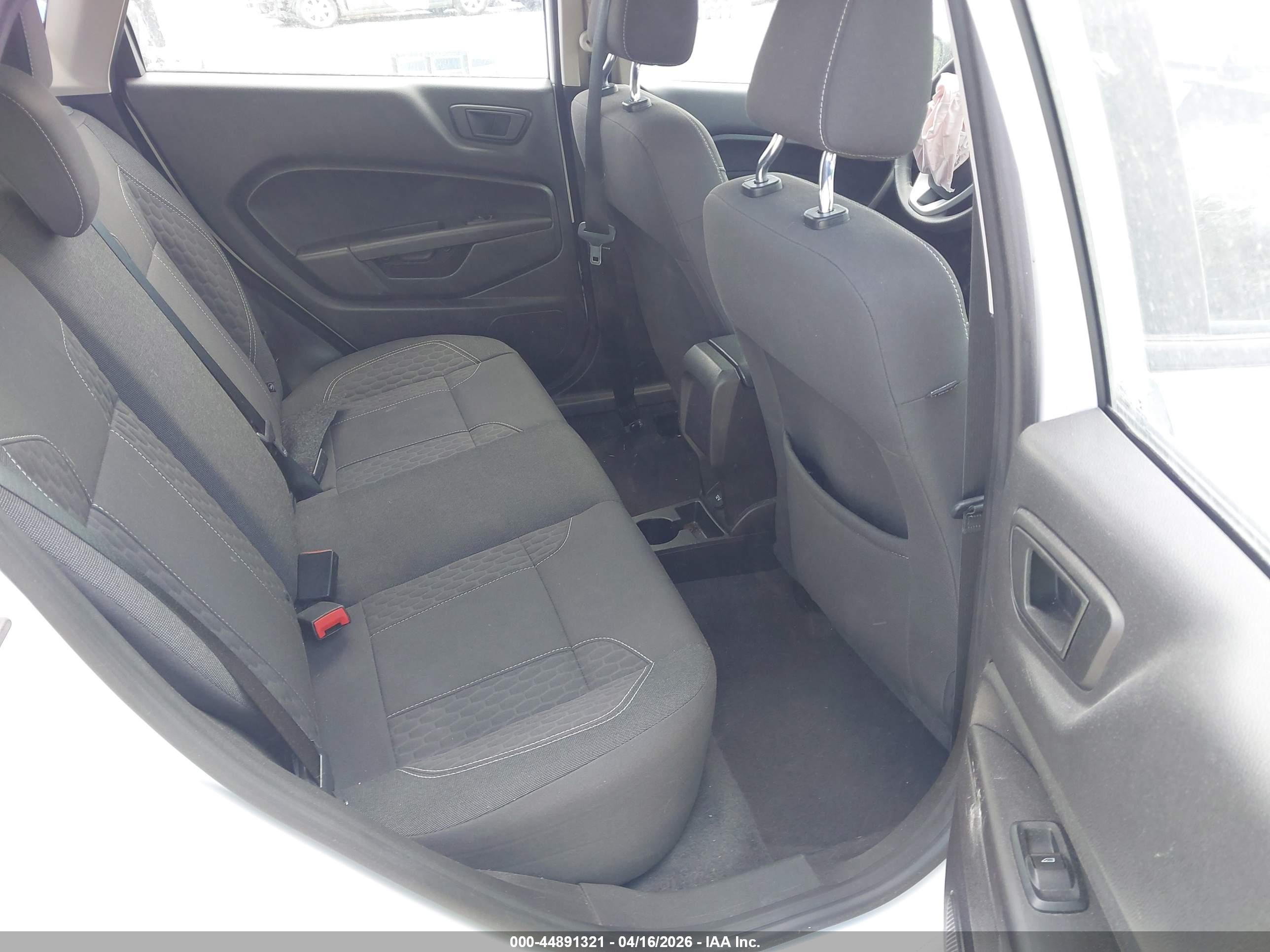 FORD FIESTA image 8