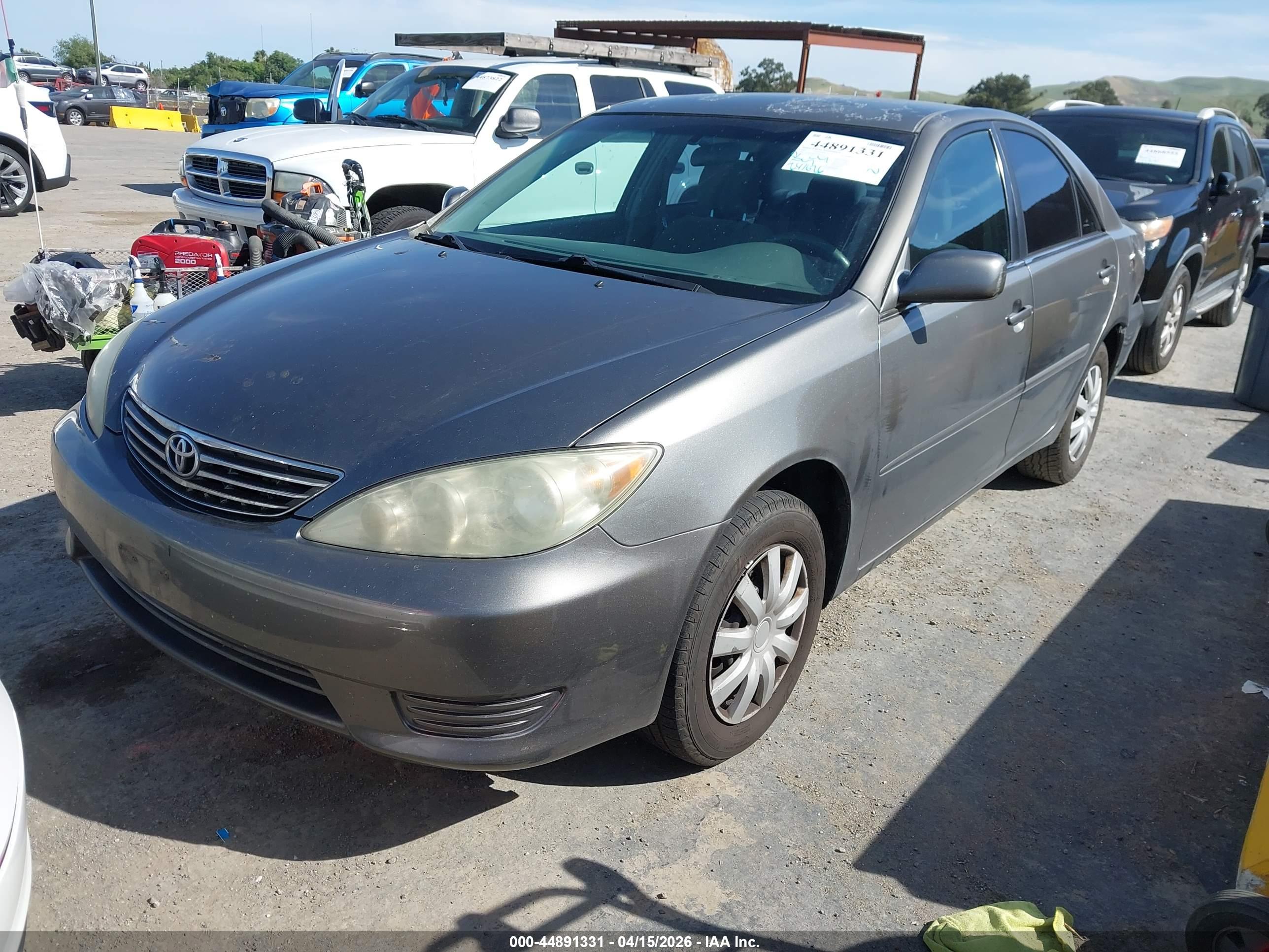 TOYOTA CAMRY image 2