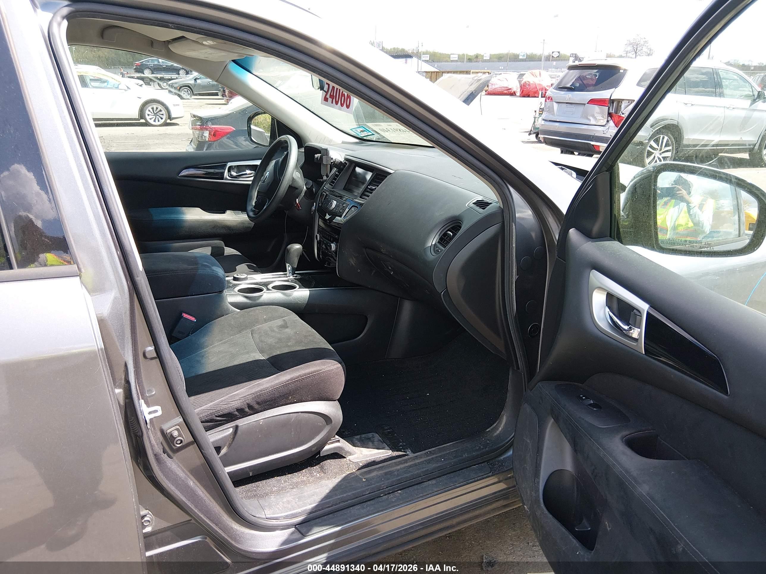 NISSAN PATHFINDER image 5