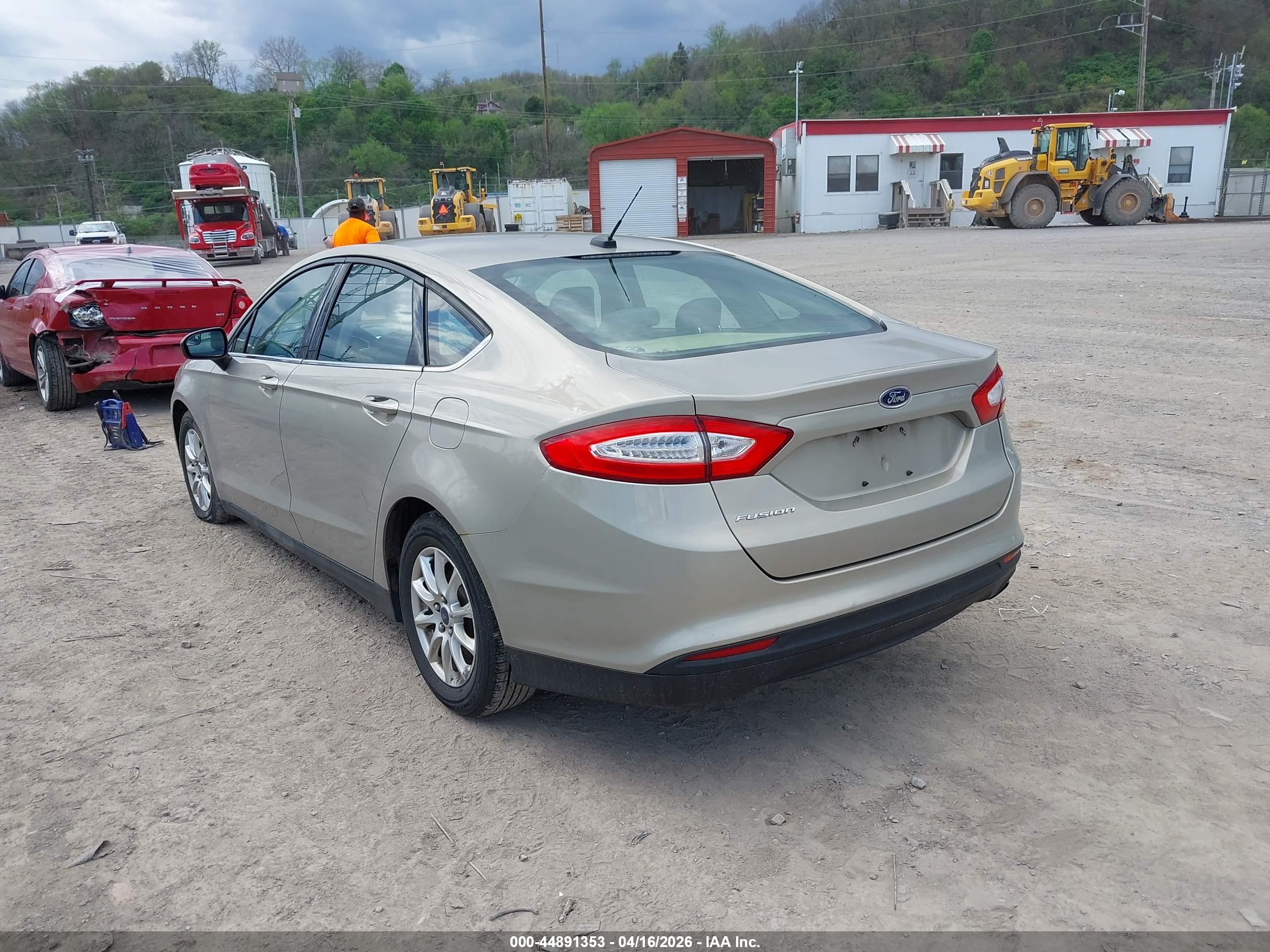 FORD FUSION image 3