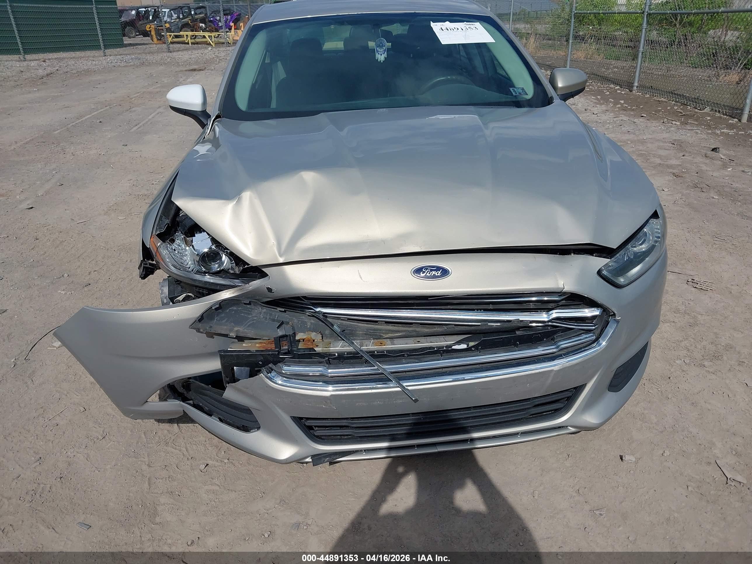 FORD FUSION image 6