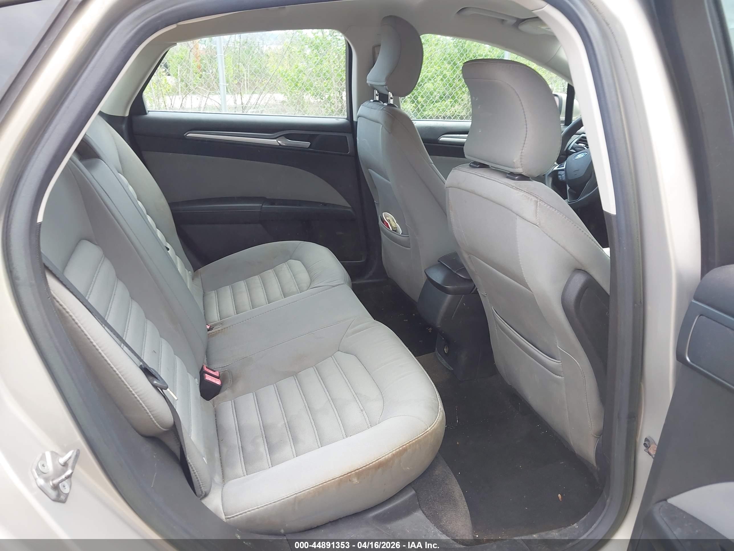 FORD FUSION image 8
