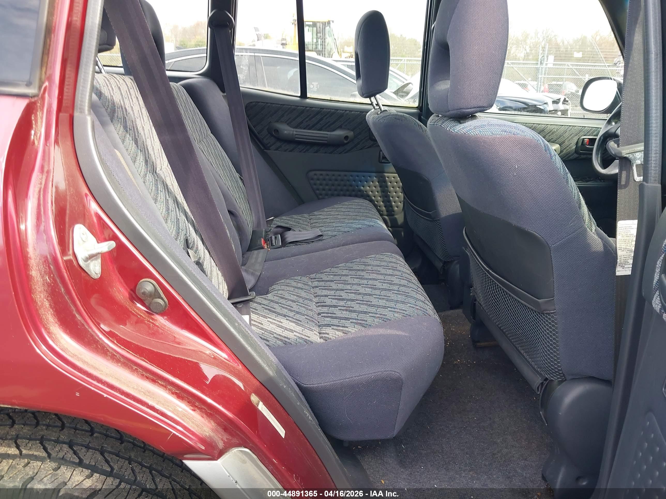 TOYOTA RAV4 image 8