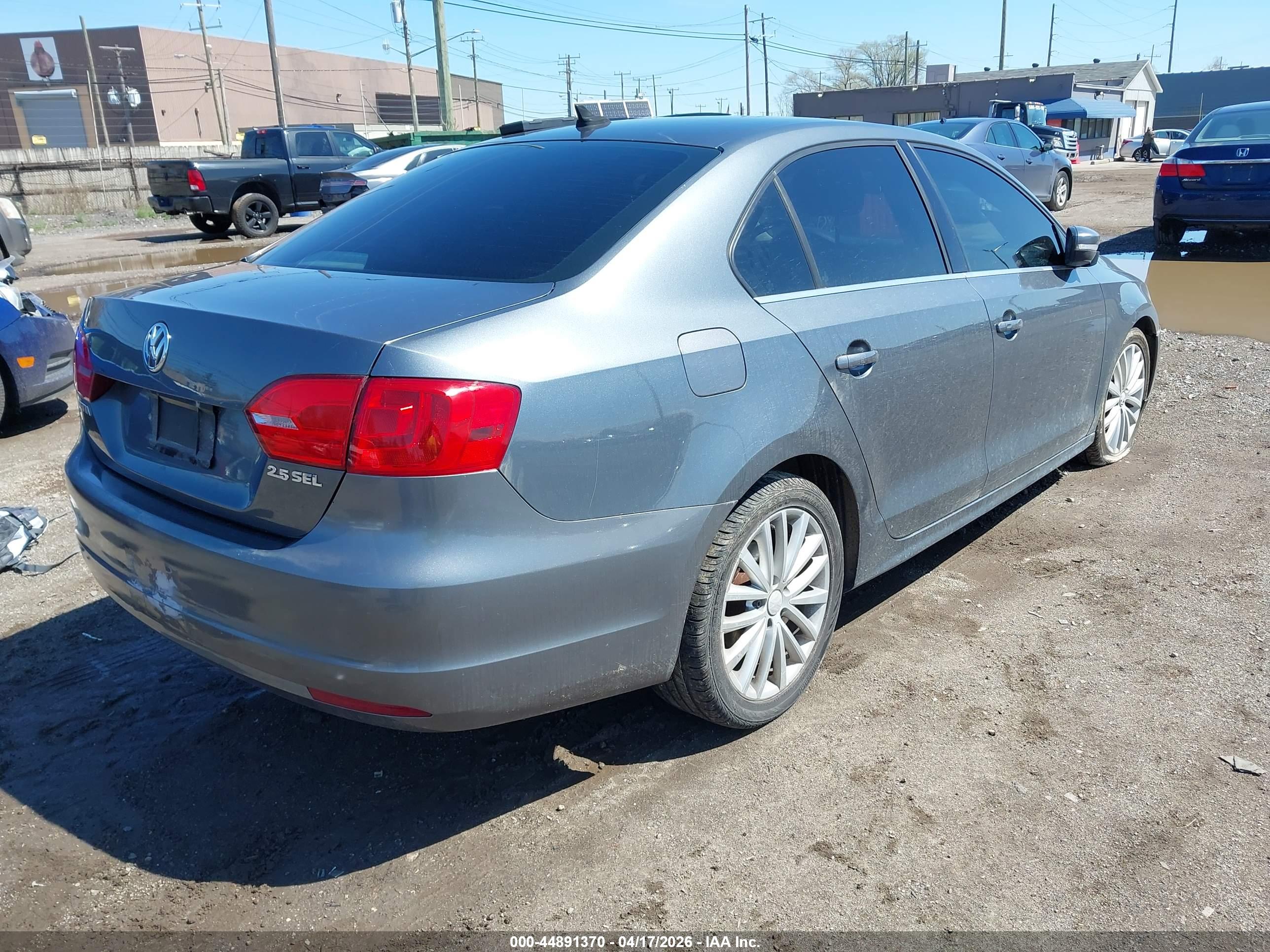 VOLKSWAGEN JETTA image 4