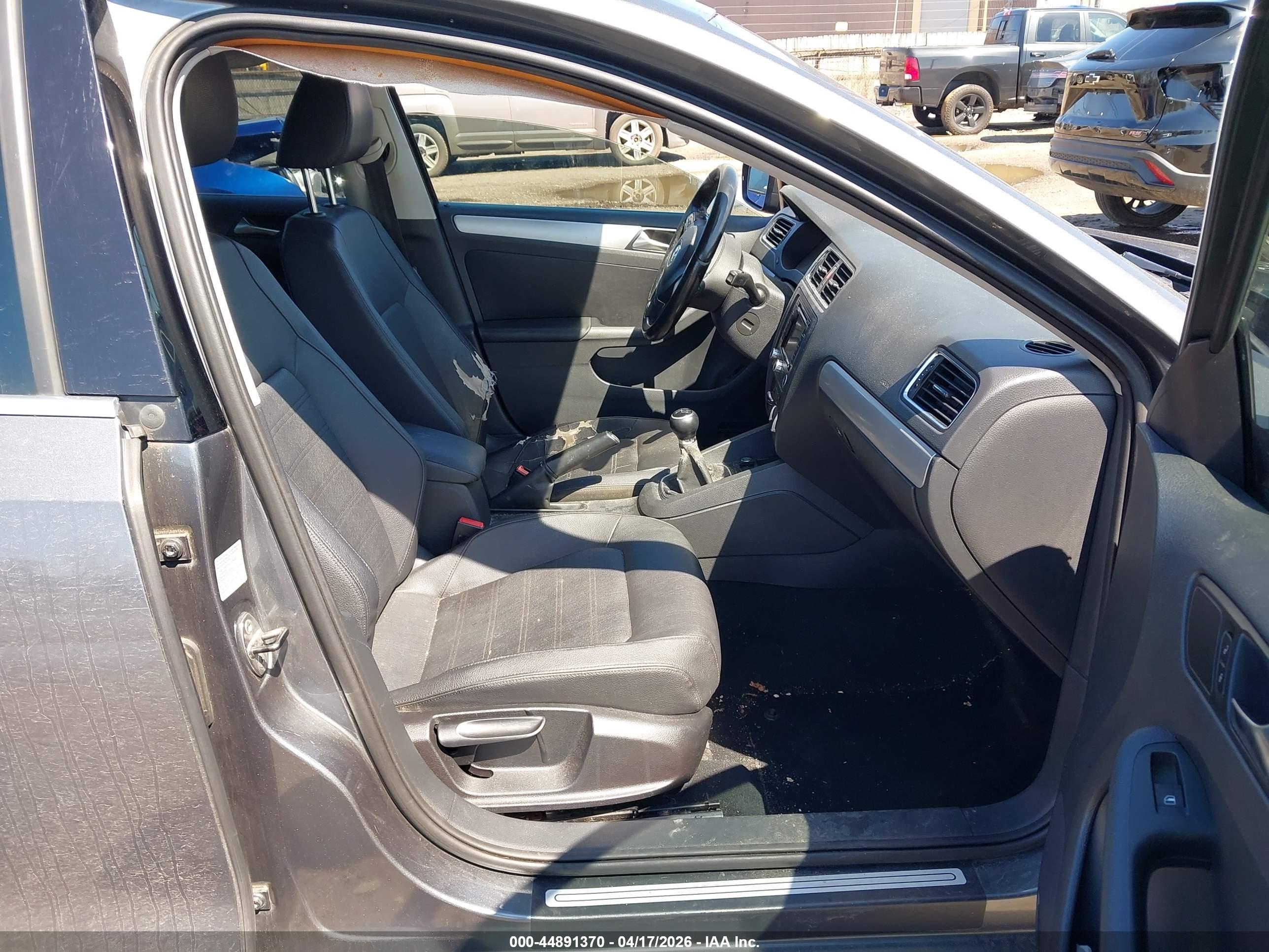 VOLKSWAGEN JETTA image 5