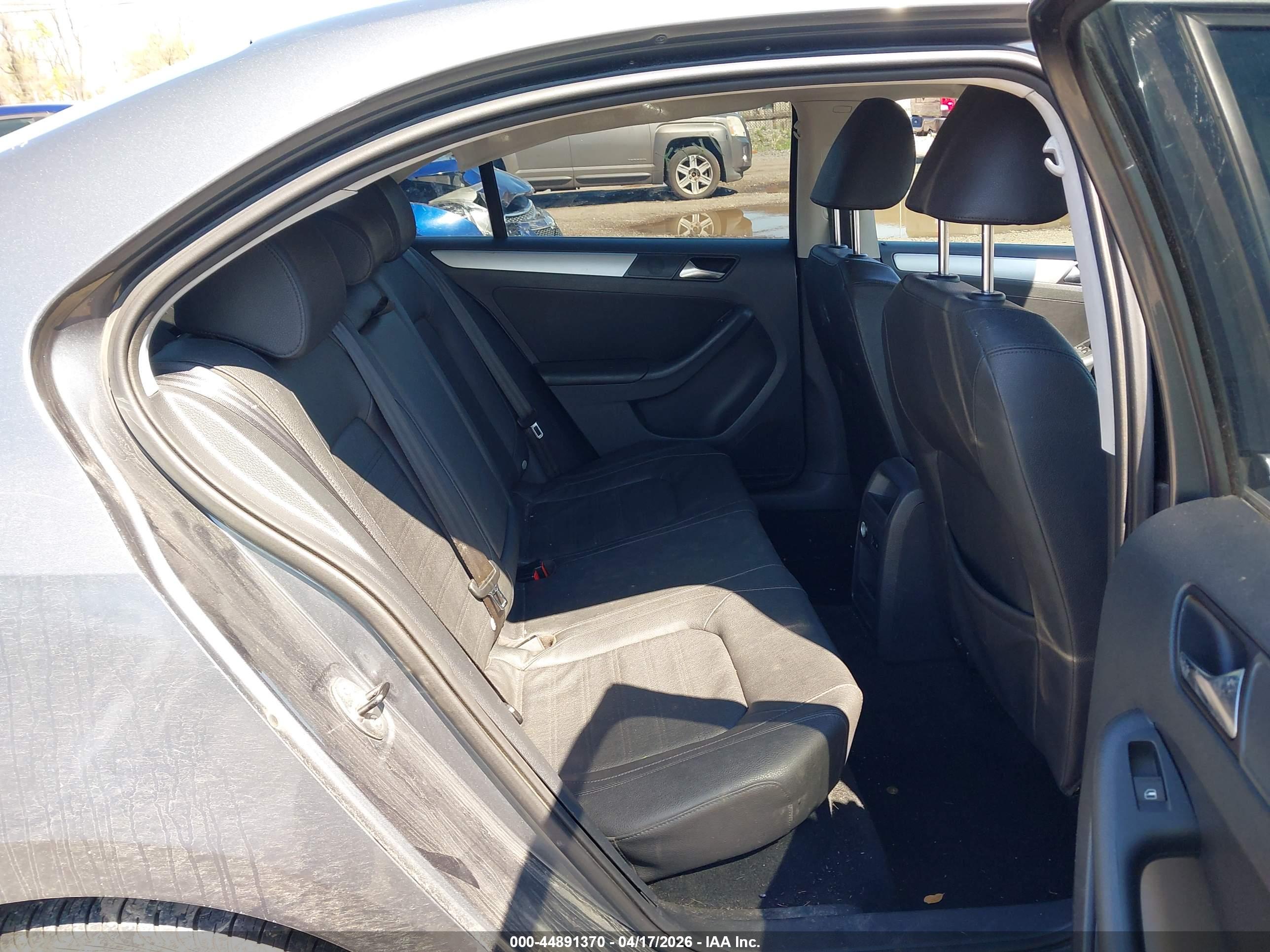VOLKSWAGEN JETTA image 8