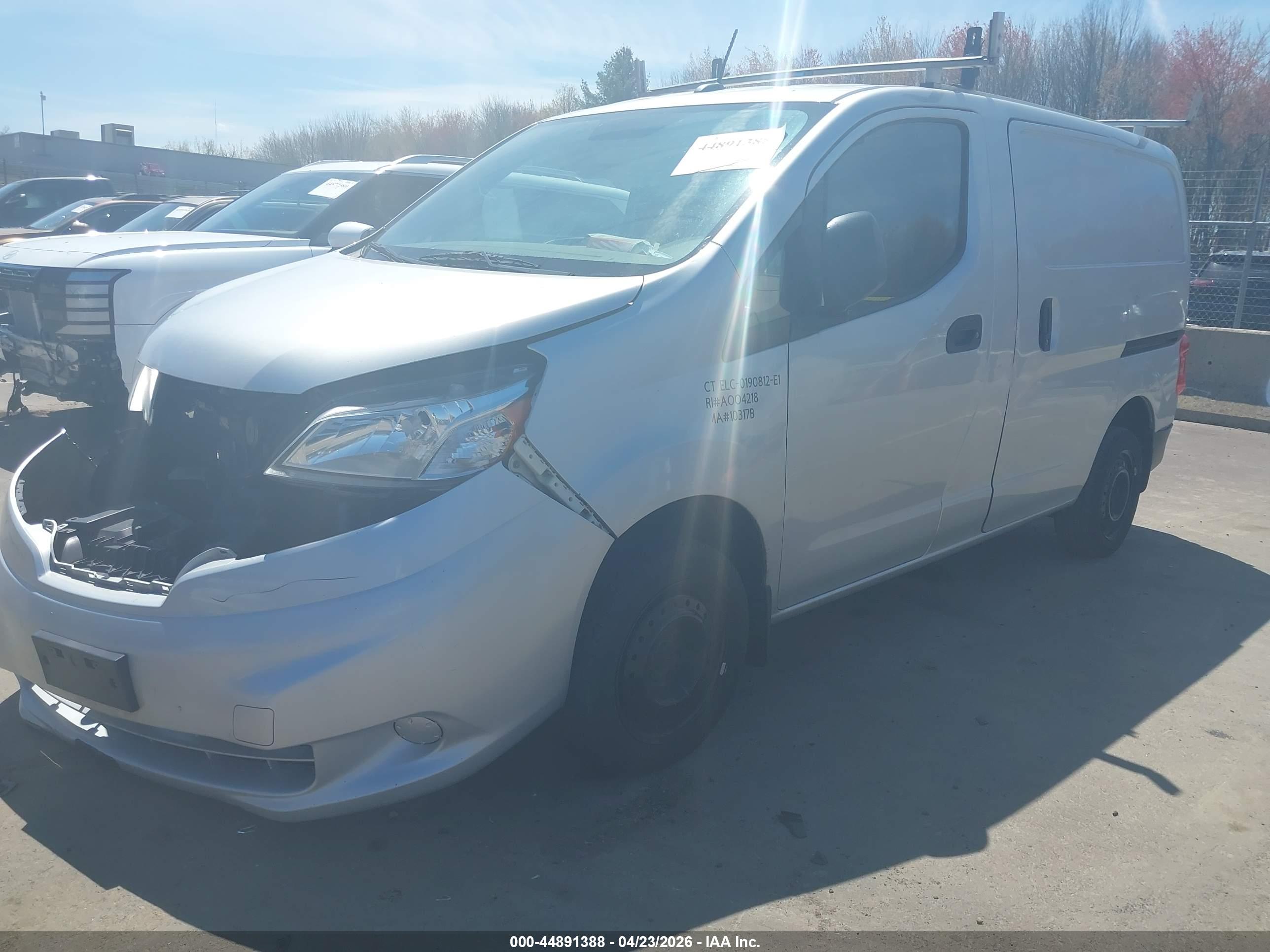 NISSAN NV200 image 2