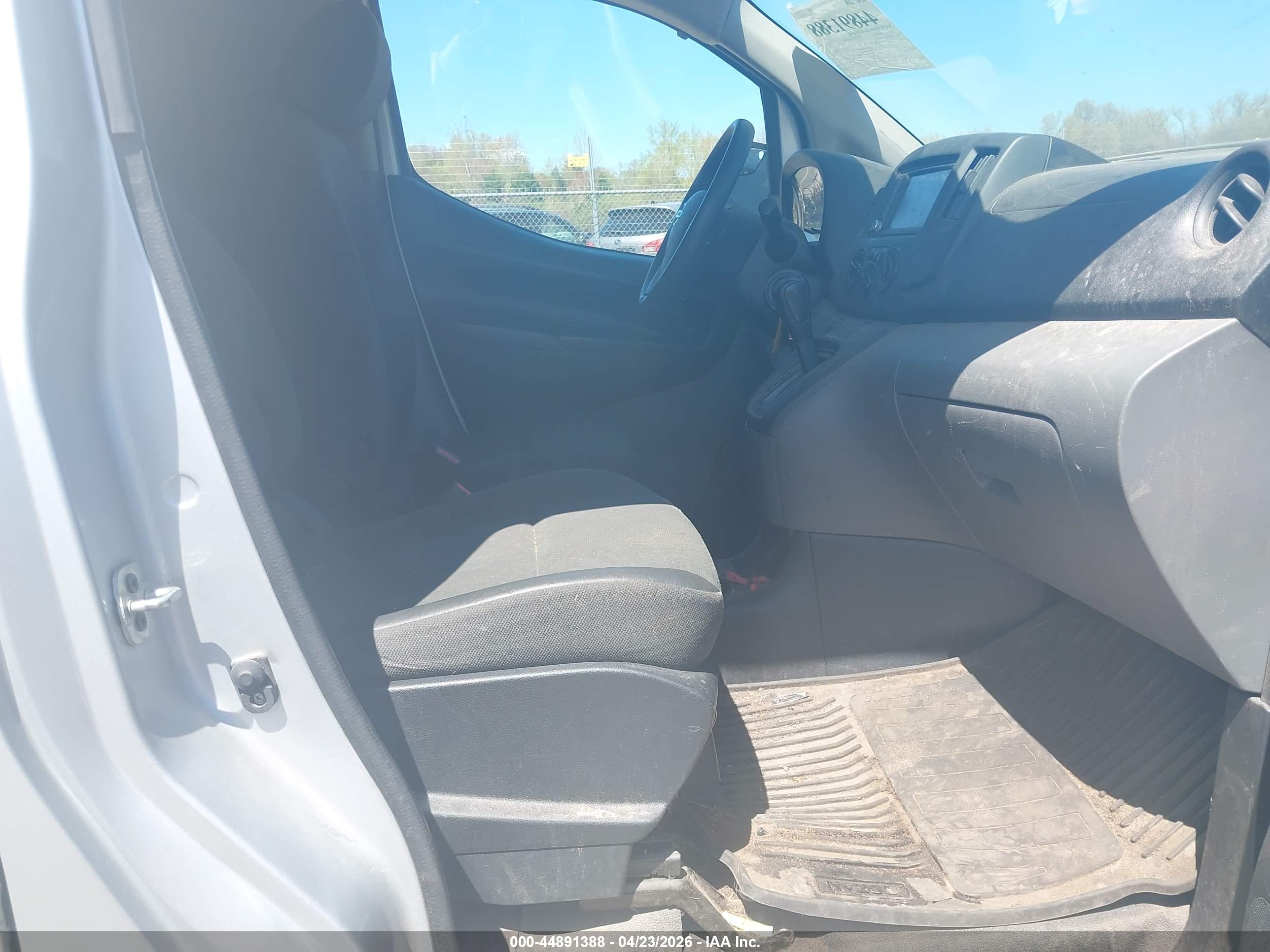 NISSAN NV200 image 5