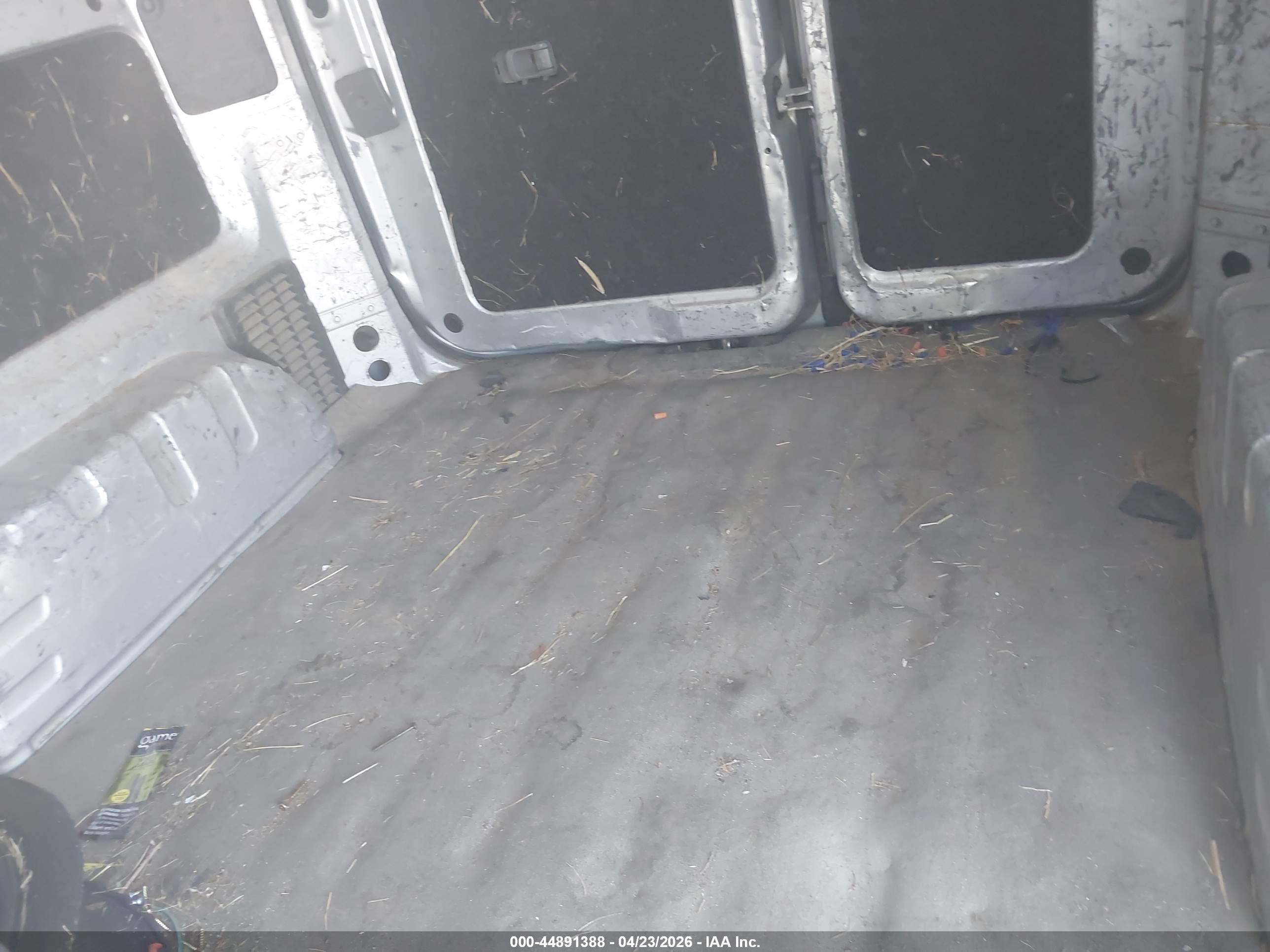 NISSAN NV200 image 8