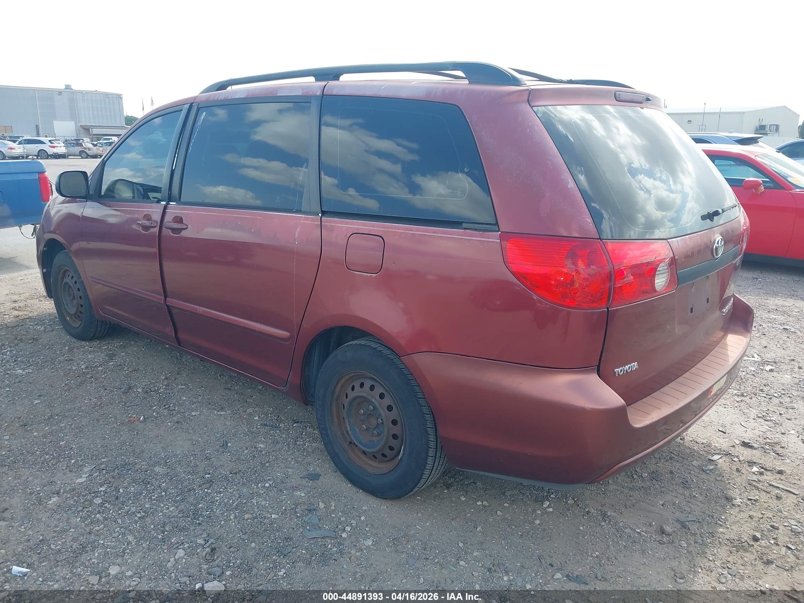 TOYOTA SIENNA image 3