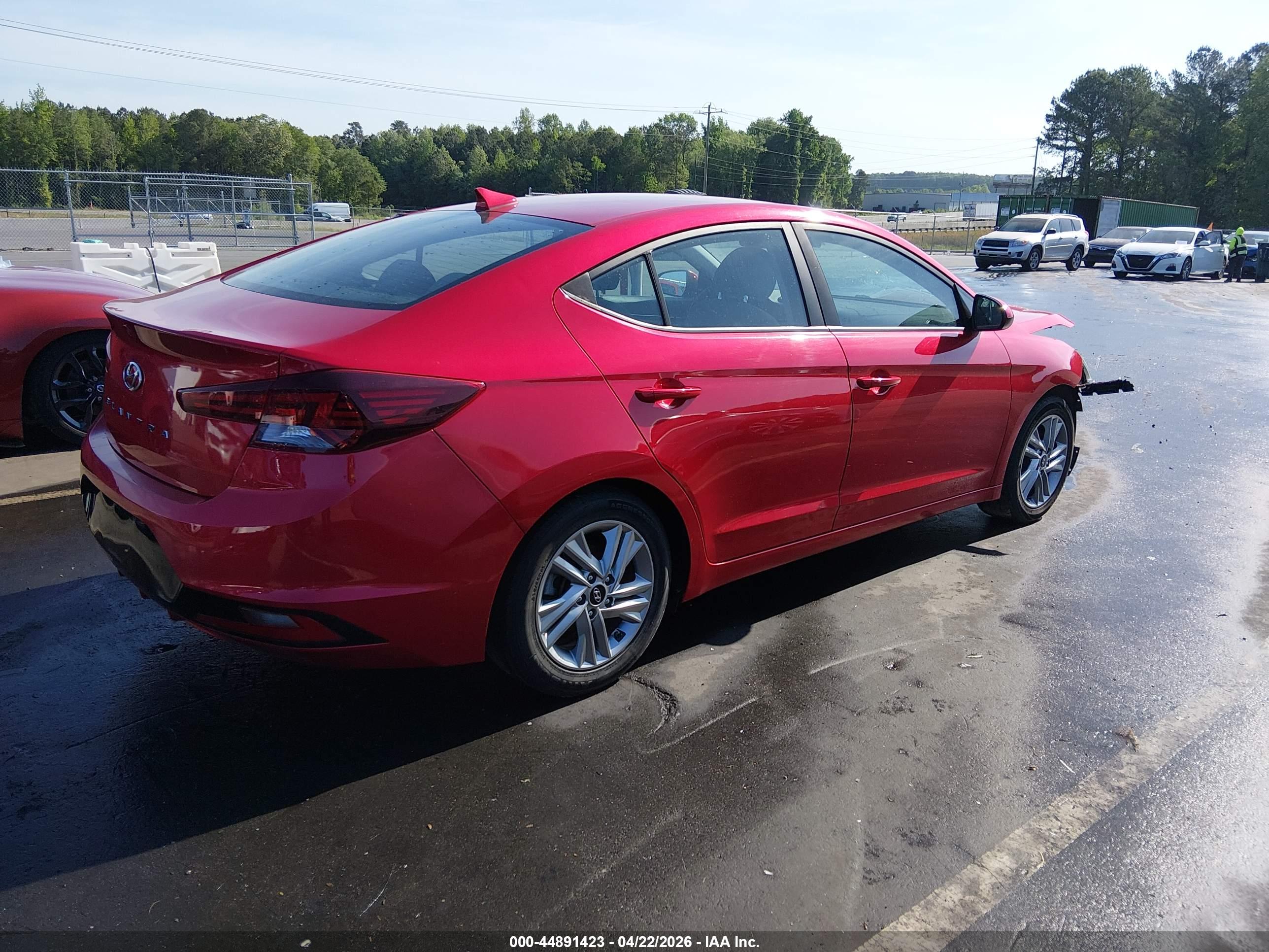 HYUNDAI ELANTRA image 4