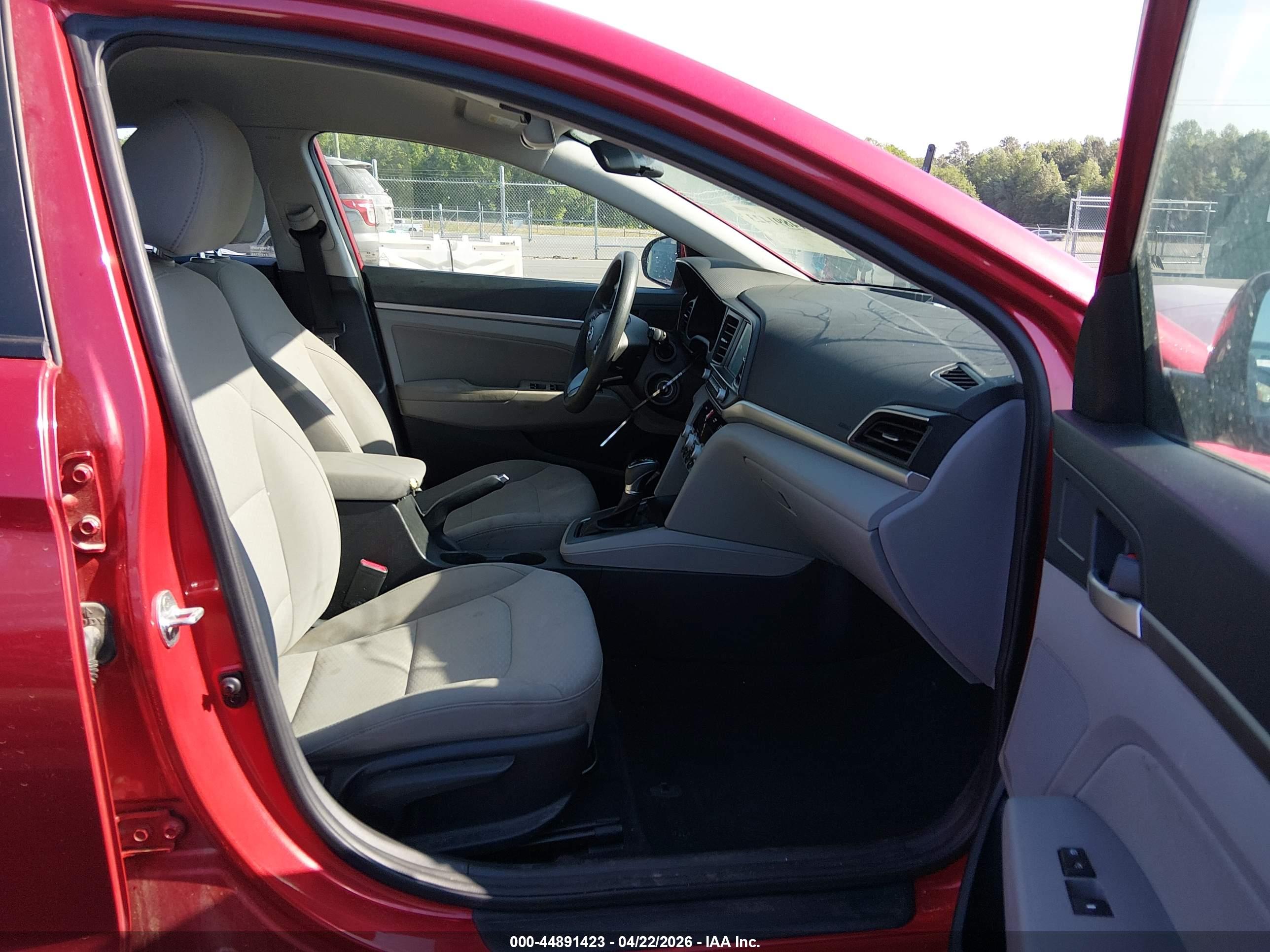 HYUNDAI ELANTRA image 5