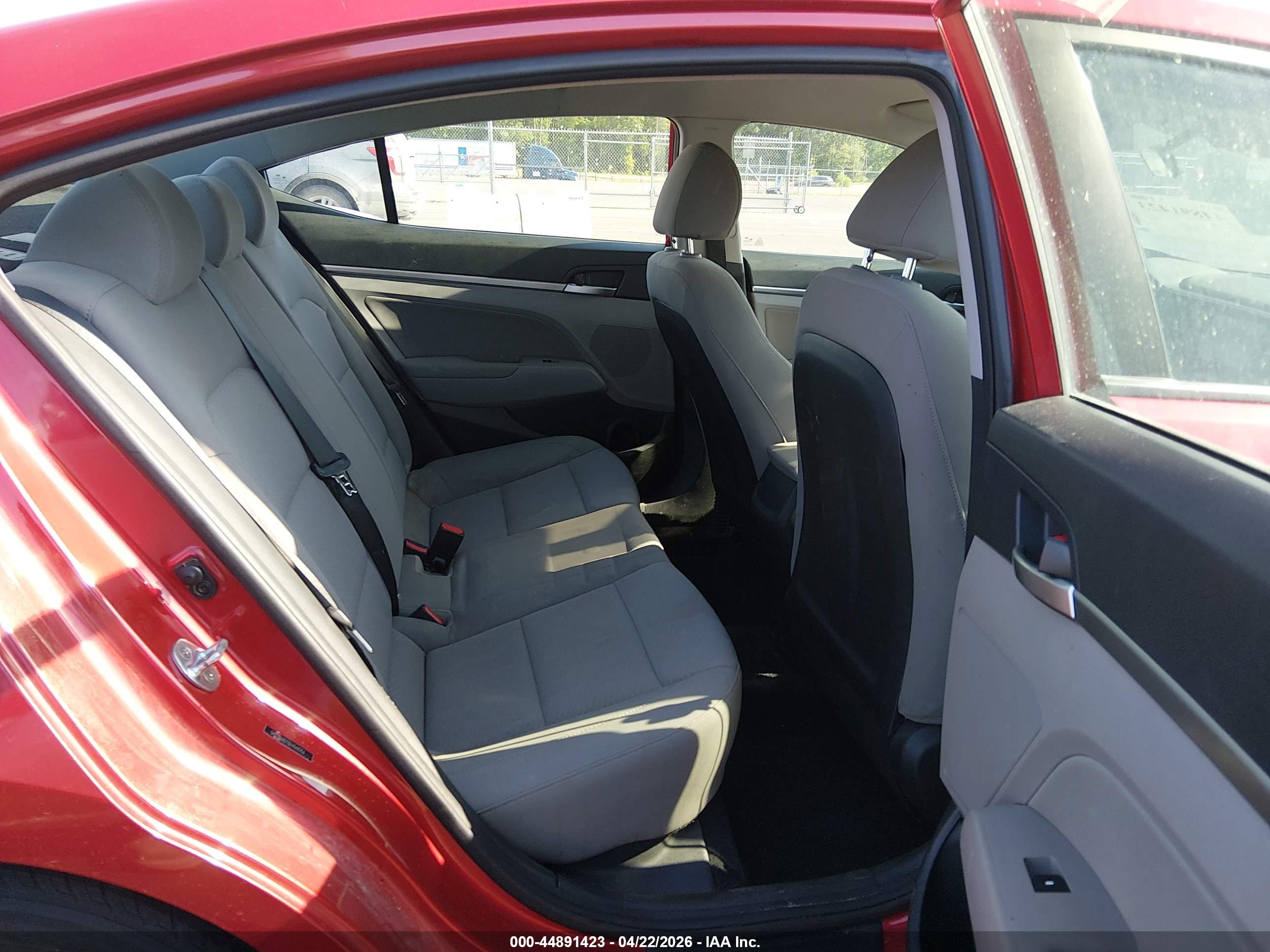 HYUNDAI ELANTRA image 8