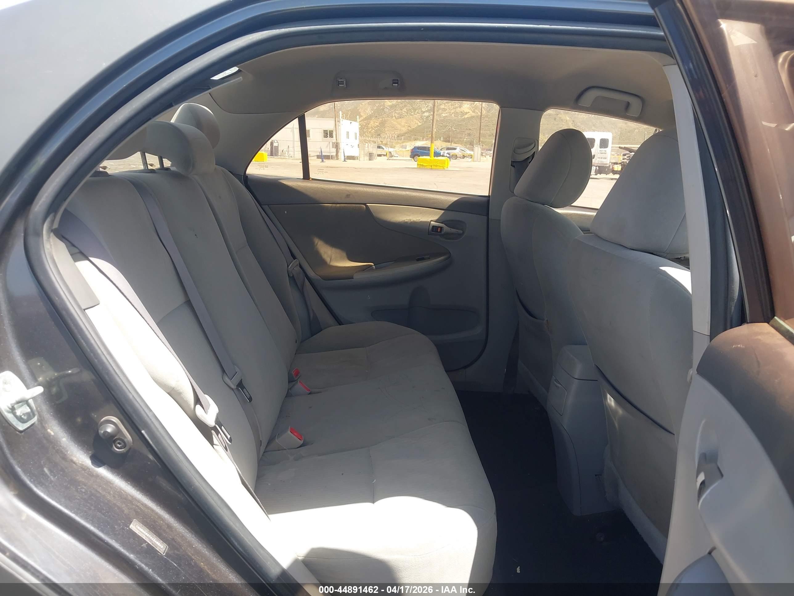 TOYOTA COROLLA image 8