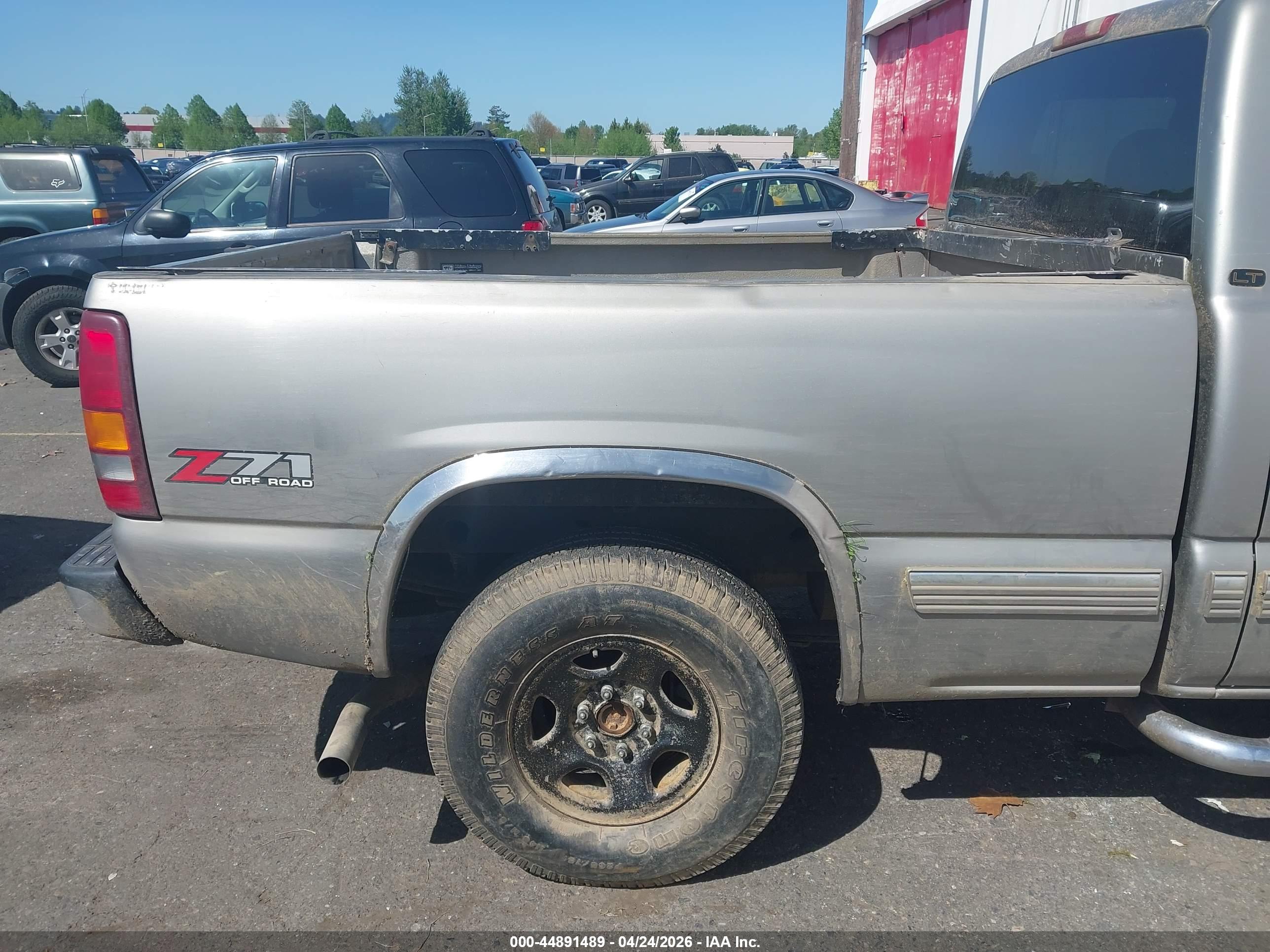 CHEVROLET SILVERADO image 6