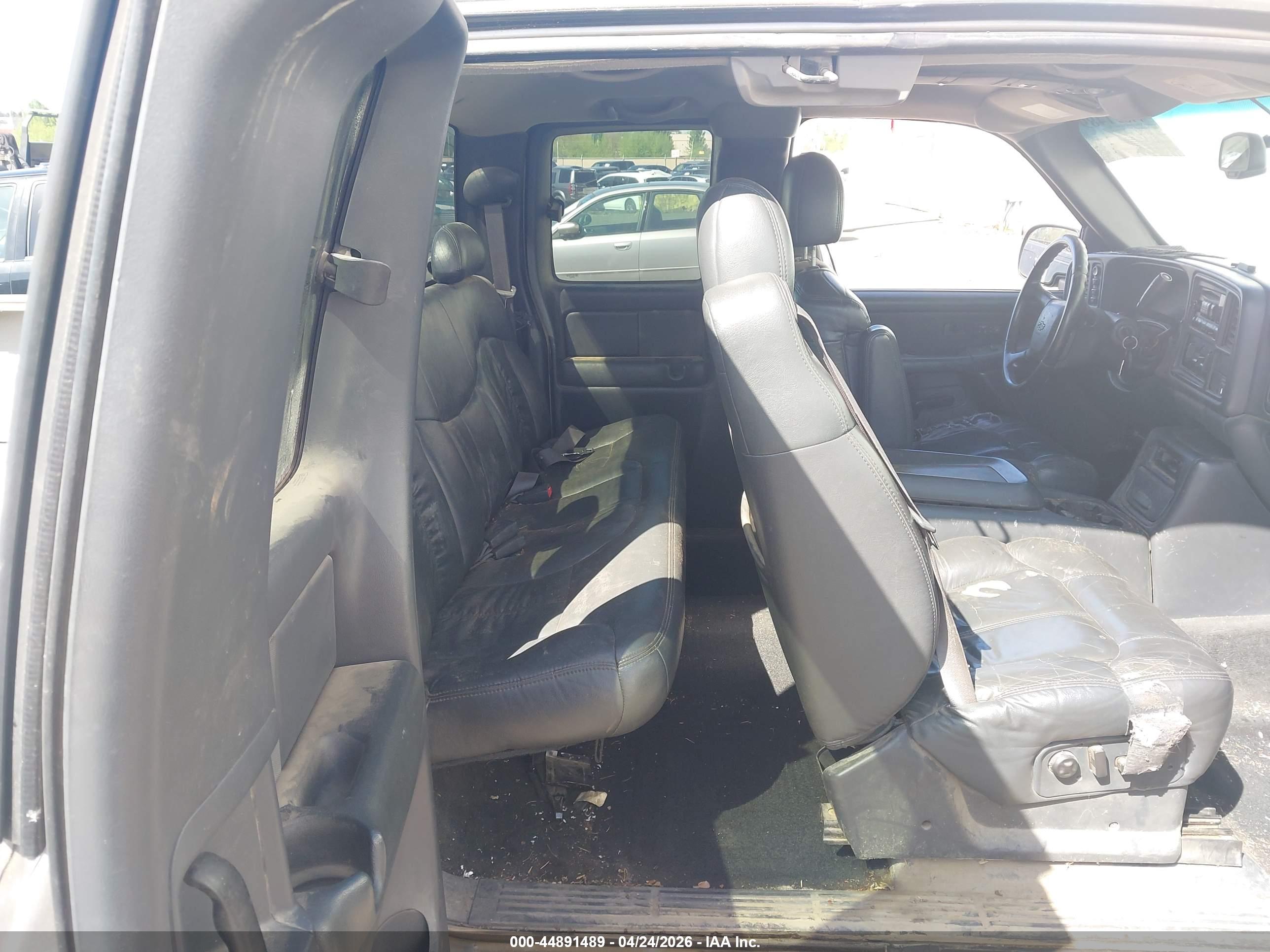 CHEVROLET SILVERADO image 8