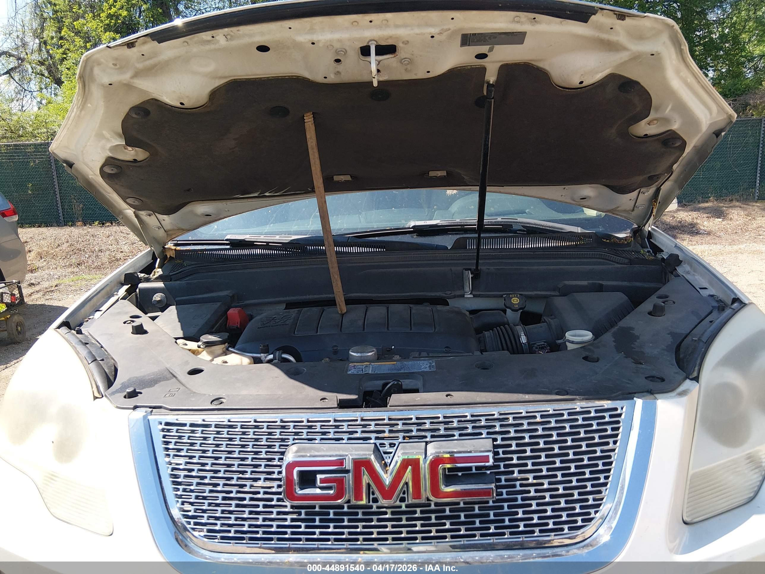 GMC ACADIA image 10