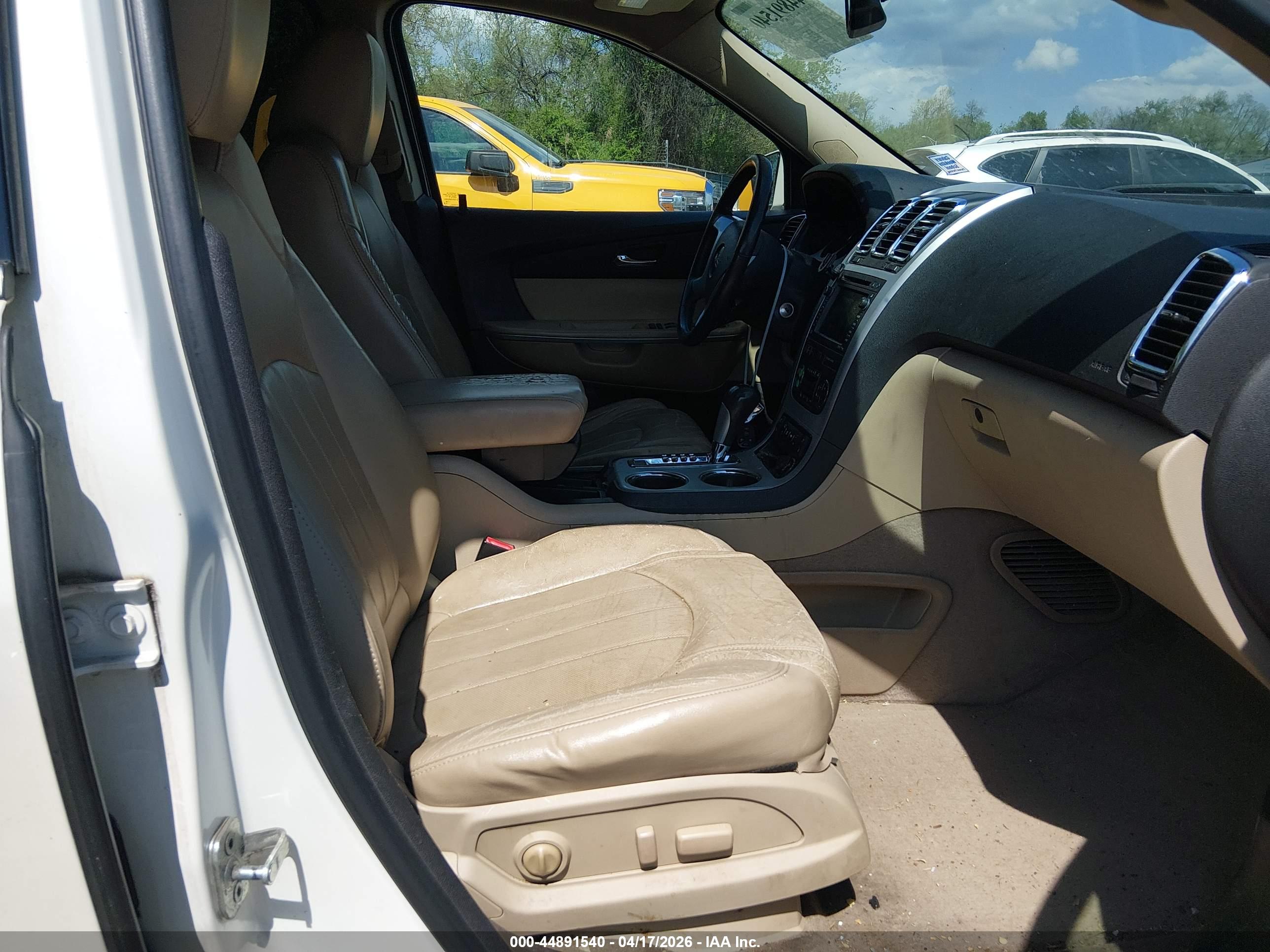 GMC ACADIA image 5