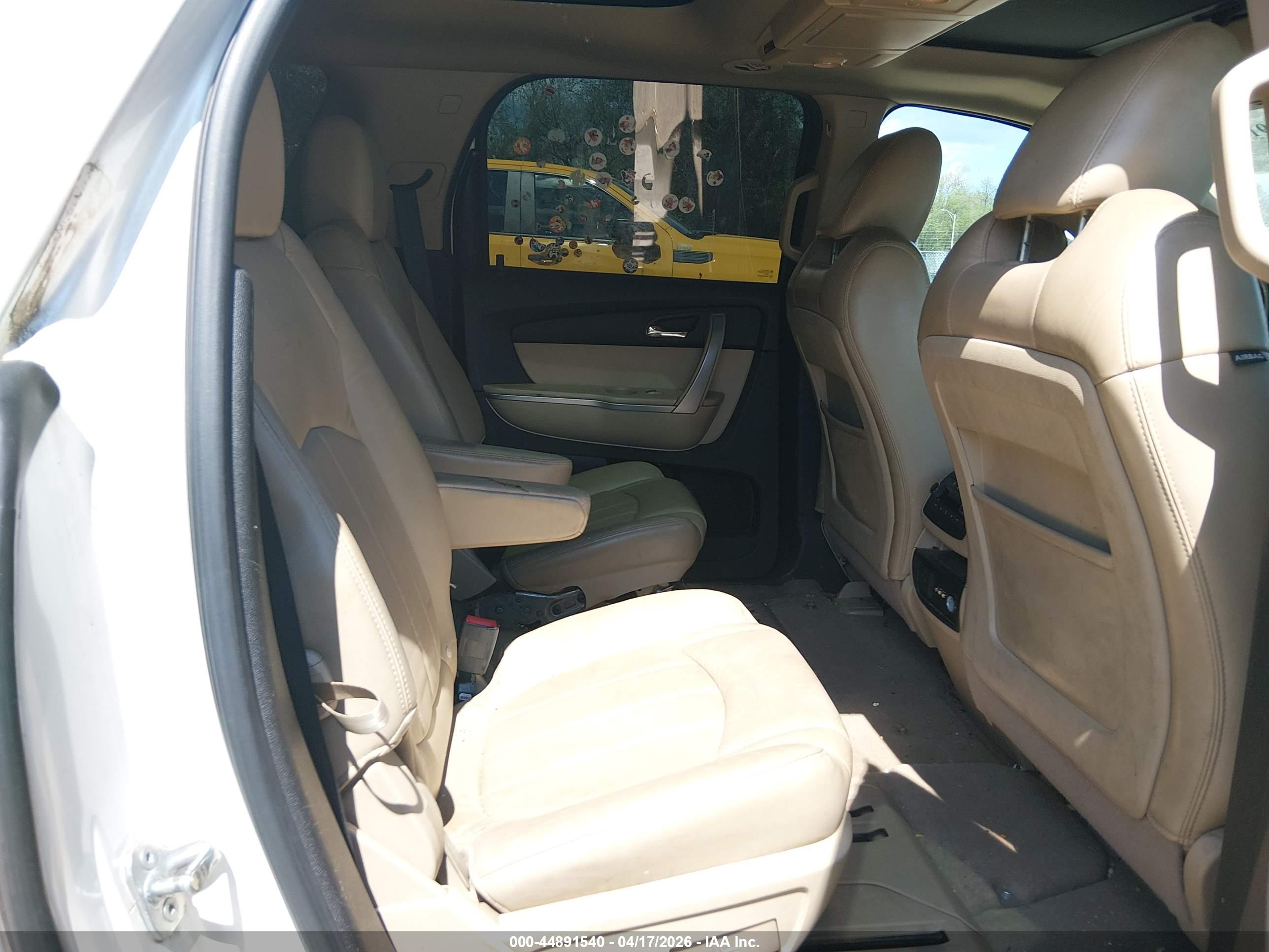 GMC ACADIA image 8