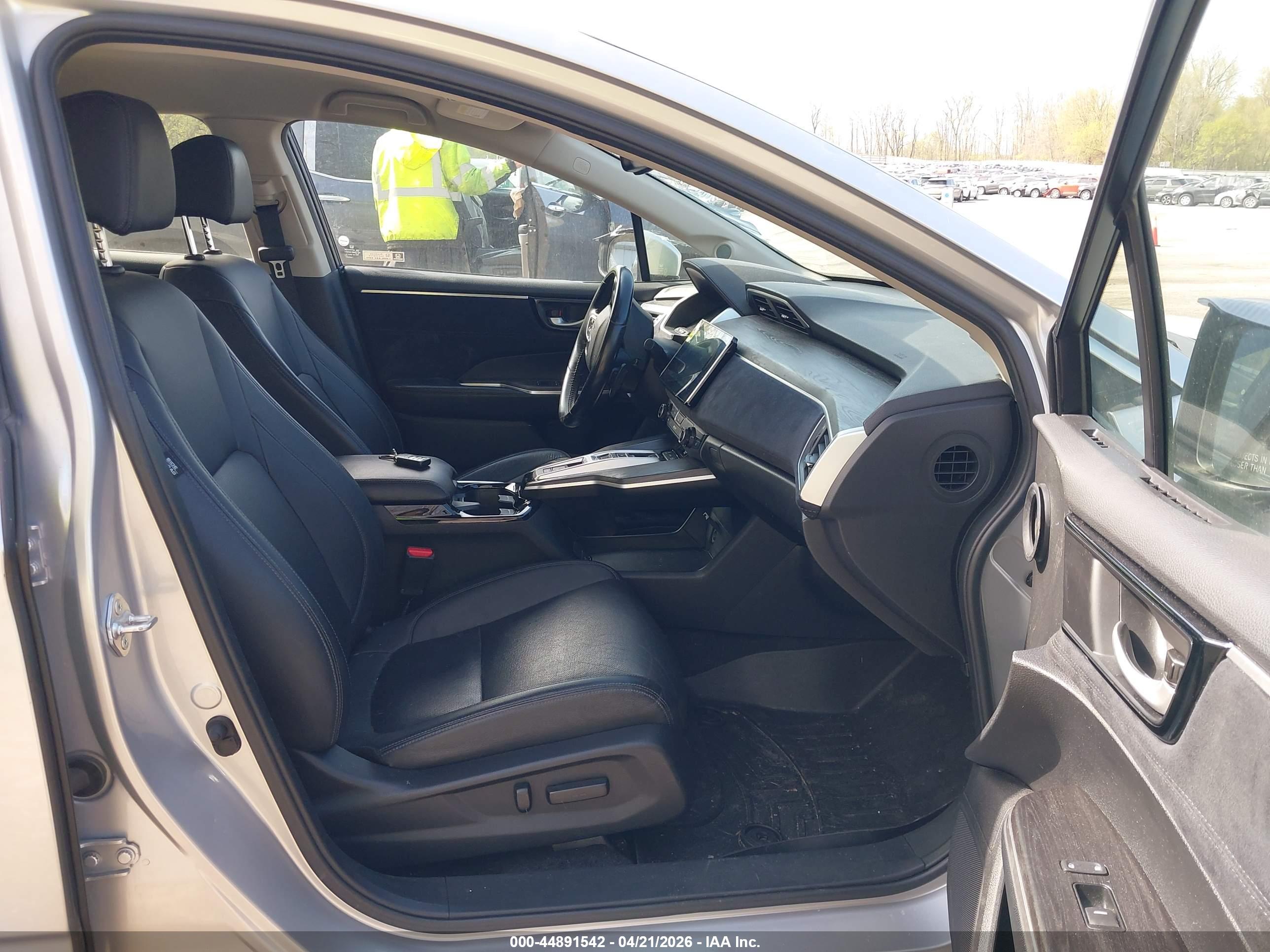 HONDA CLARITY image 5