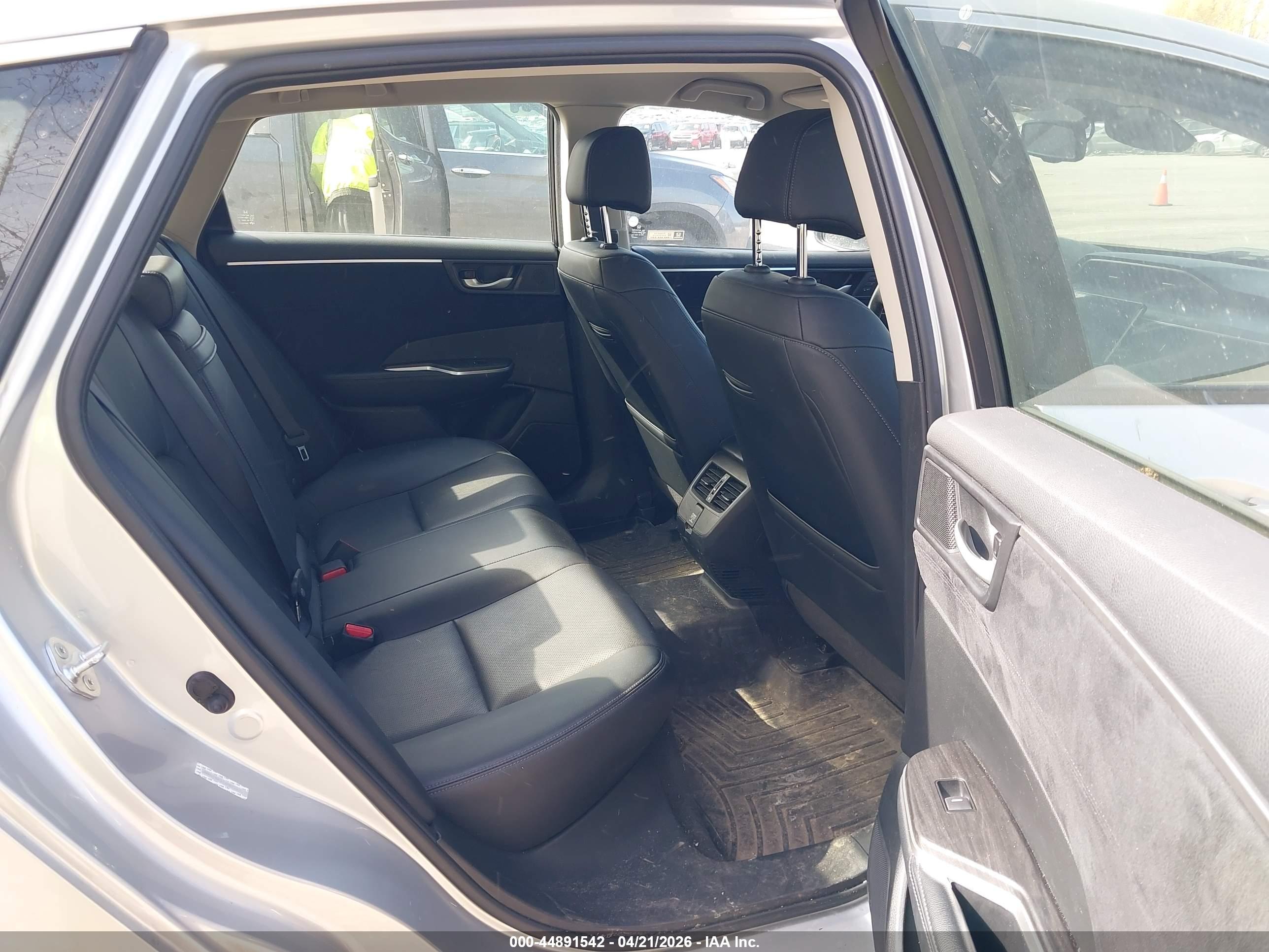 HONDA CLARITY image 8