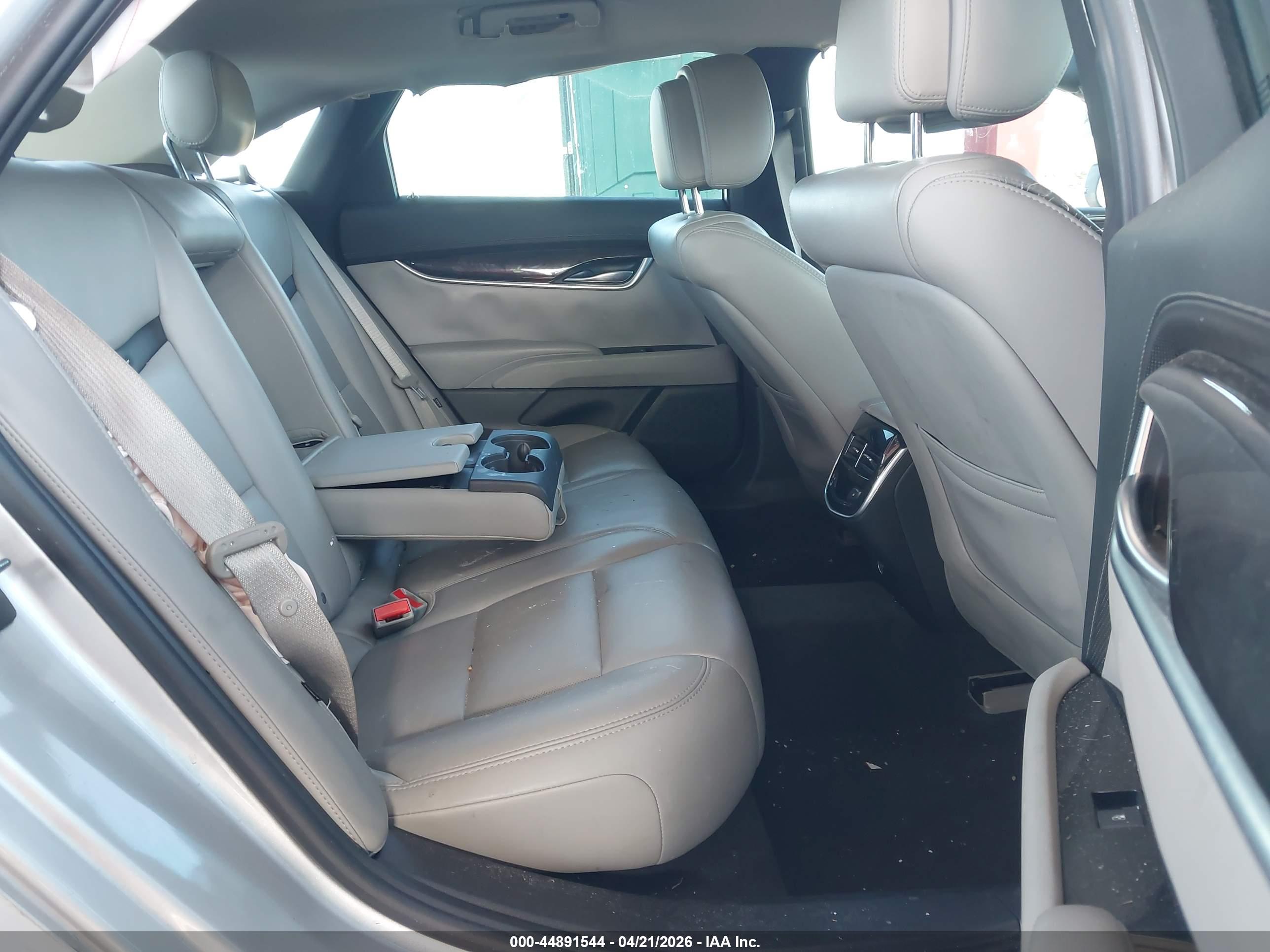 CADILLAC XTS image 8