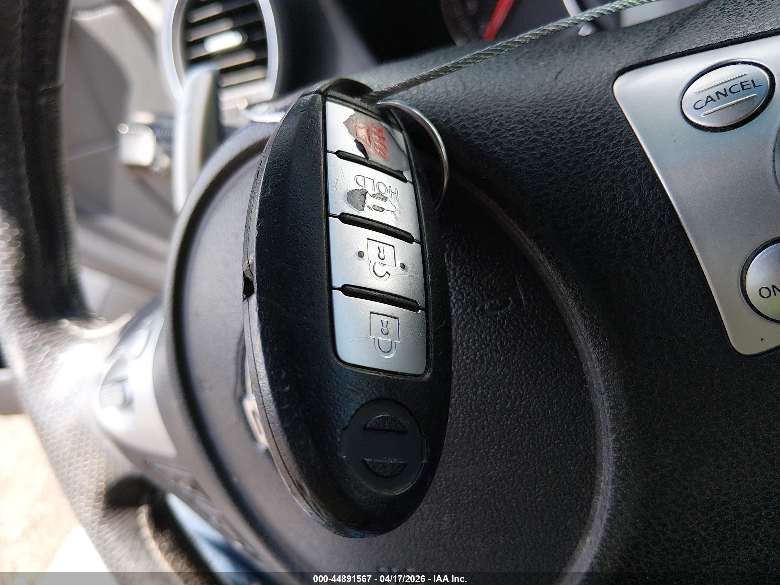 NISSAN MAXIMA image 11