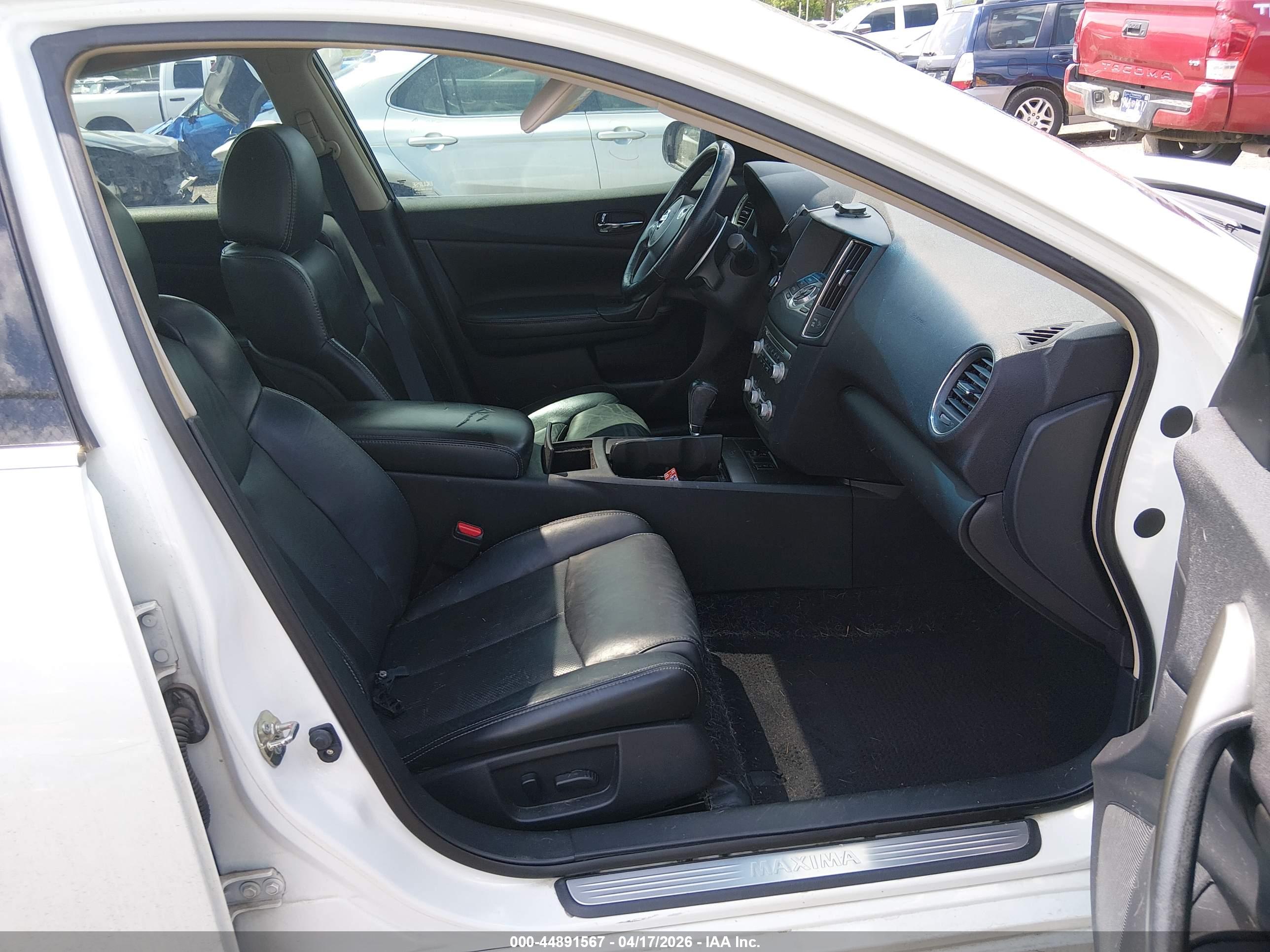 NISSAN MAXIMA image 5